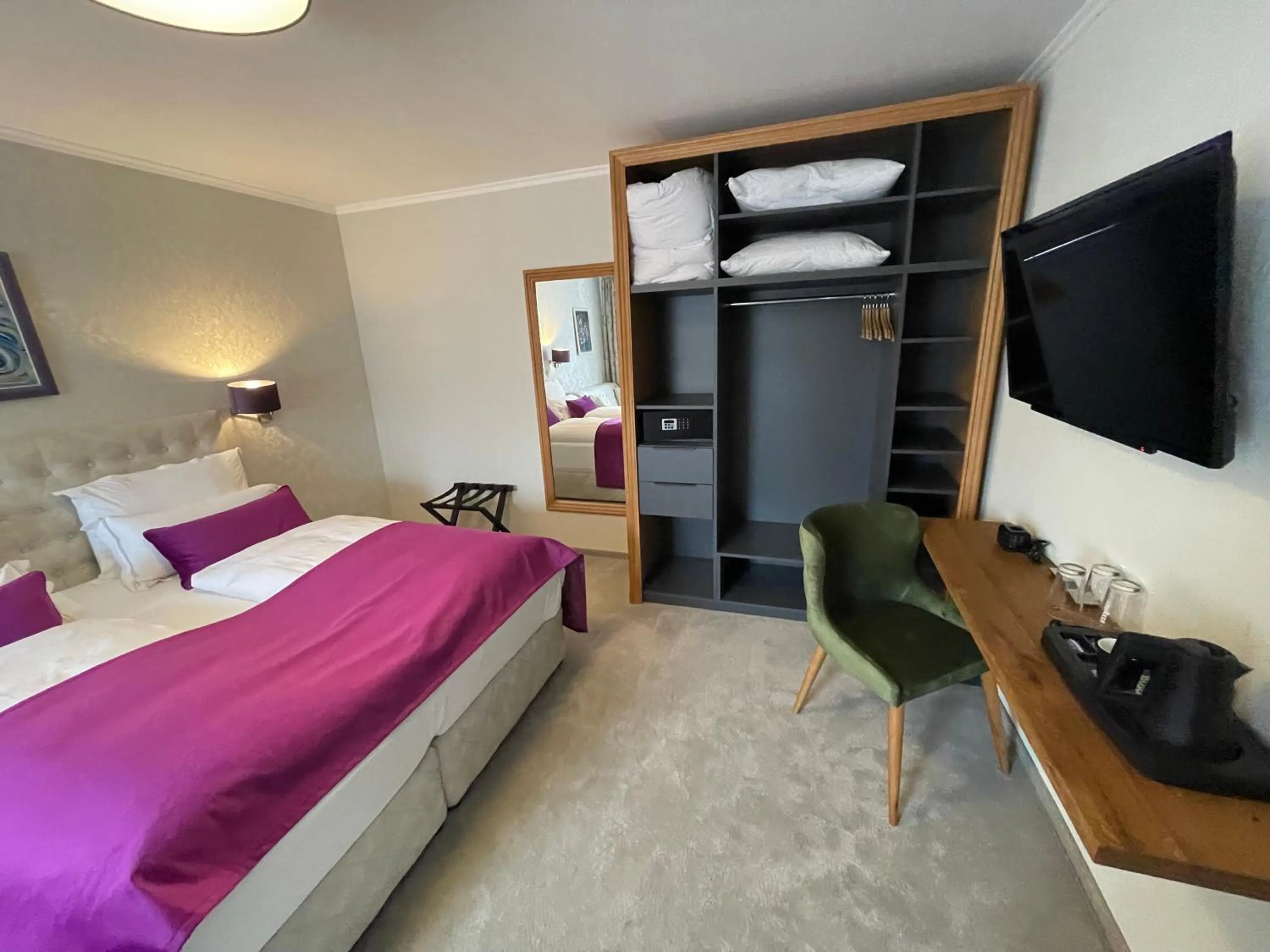 Bedroom, Bed in Hotel Radetzky