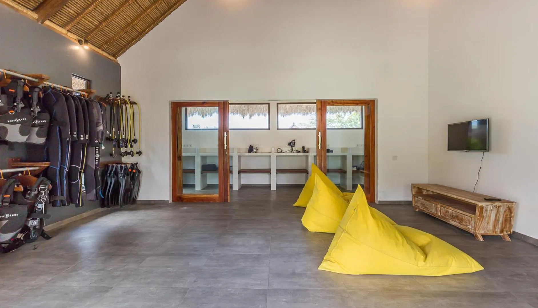 Diving in Emocean Beach Boutique Dive Resort