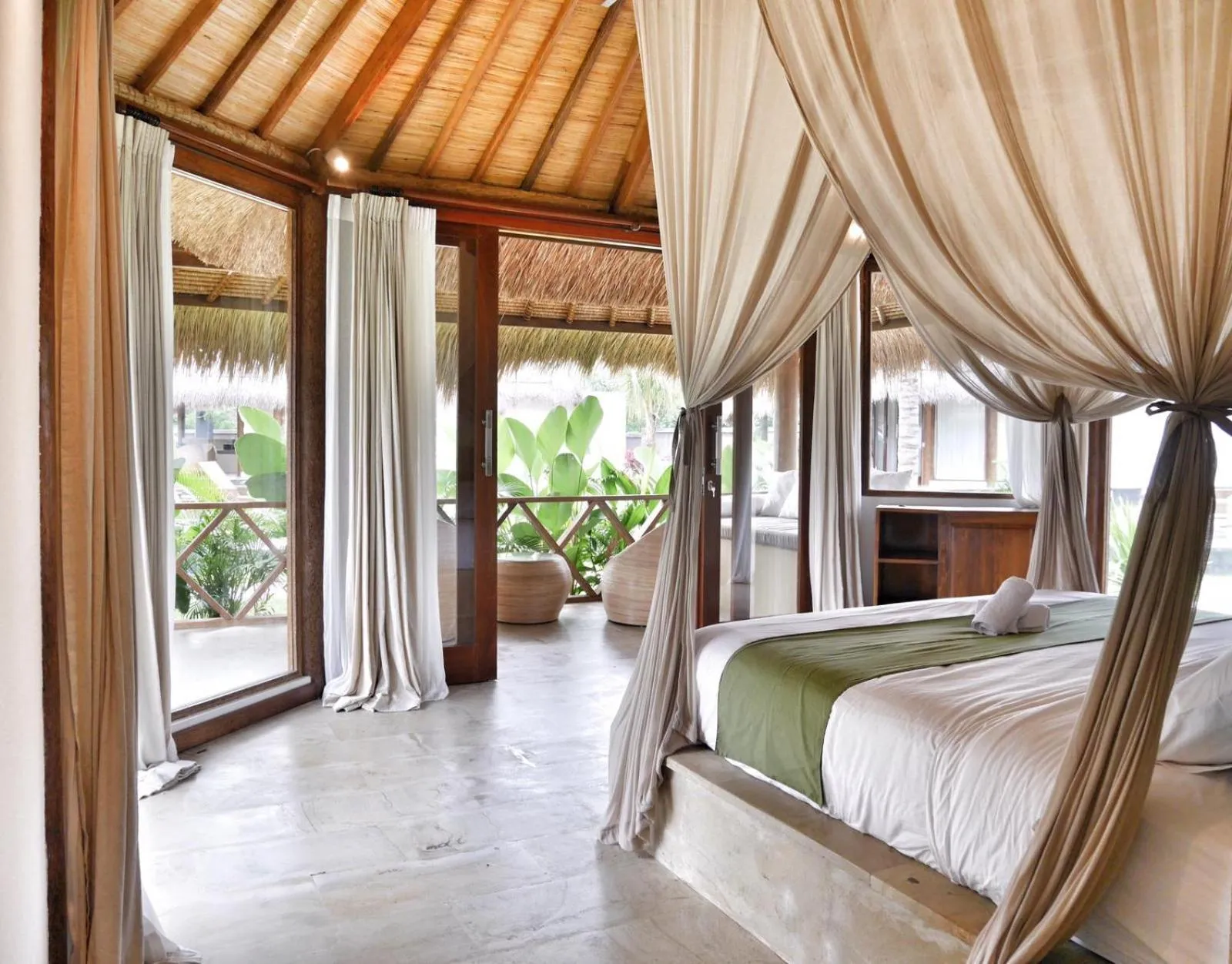 Bedroom, Bed in Emocean Beach Boutique Dive Resort