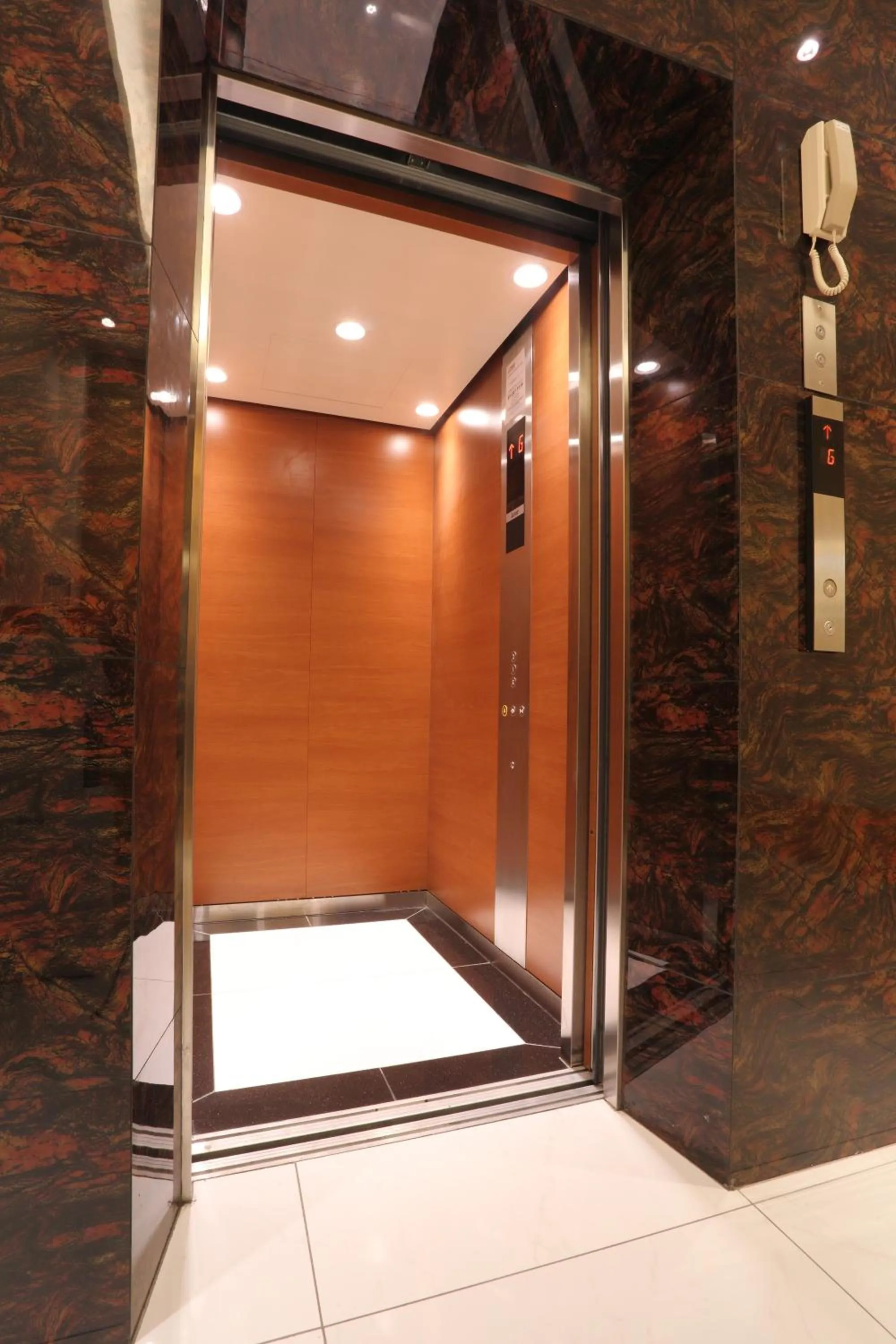 elevator in YEE HOTEL Permas Jaya