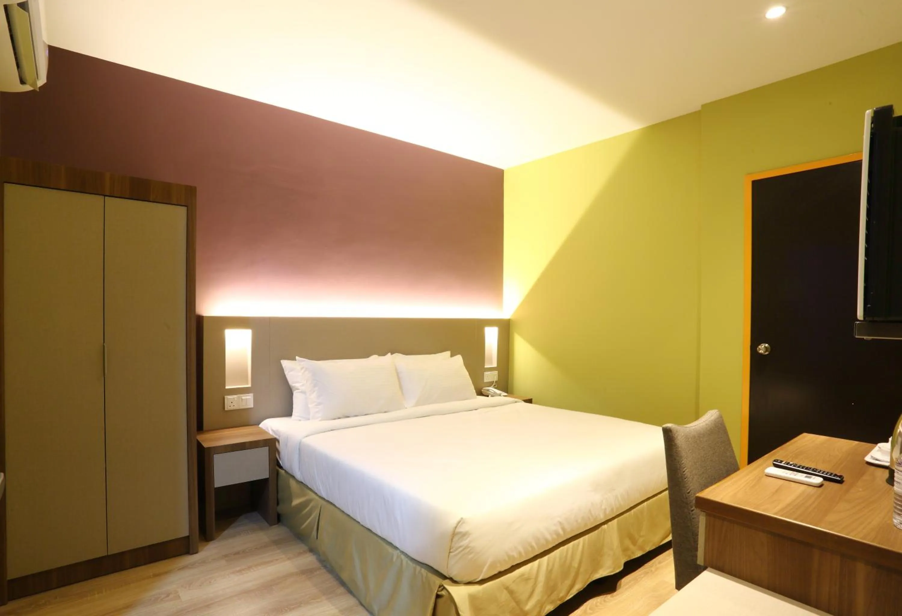 Bedroom, Bed in YEE HOTEL Permas Jaya