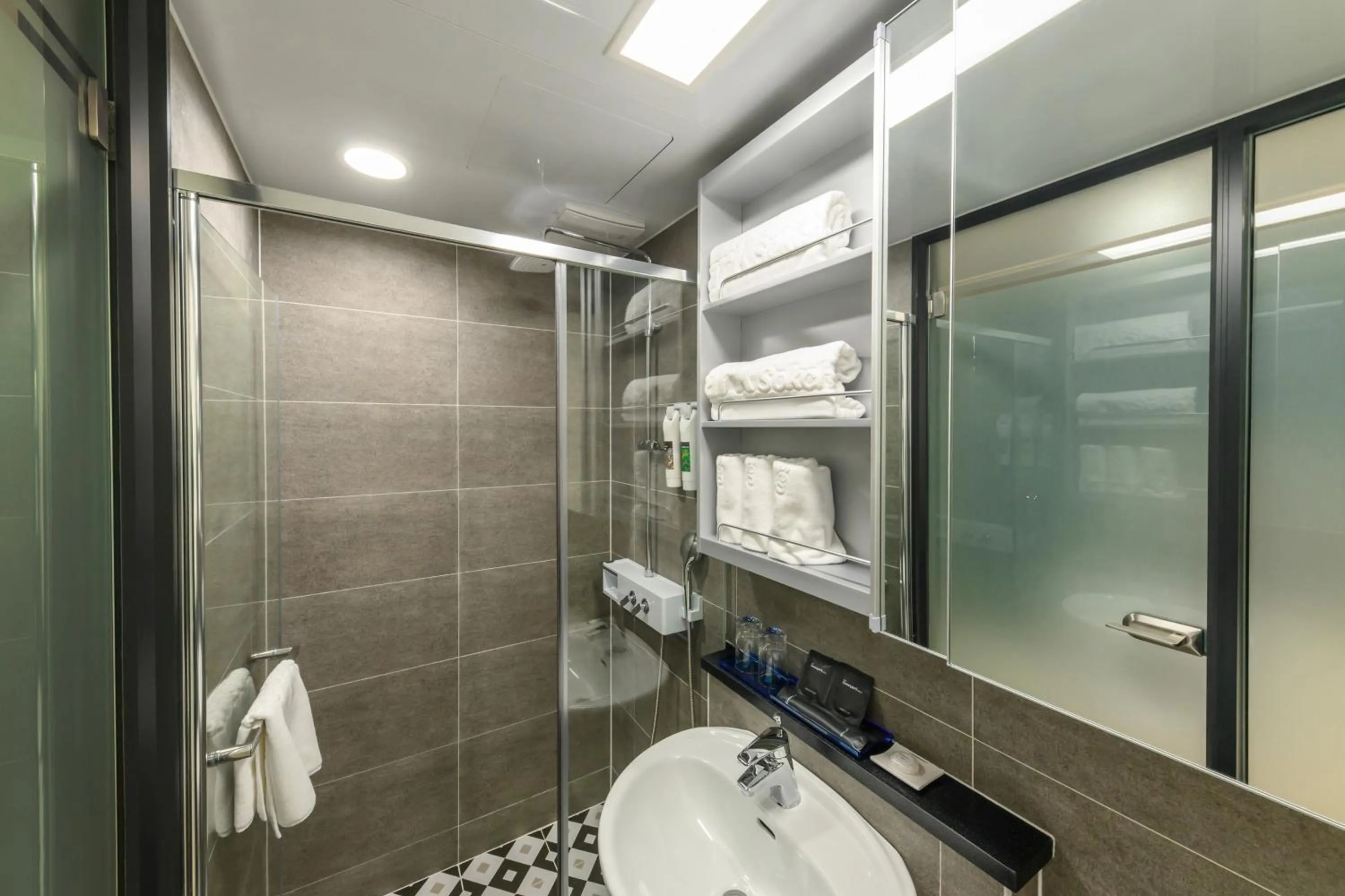 Risen Ocean Park Hotel