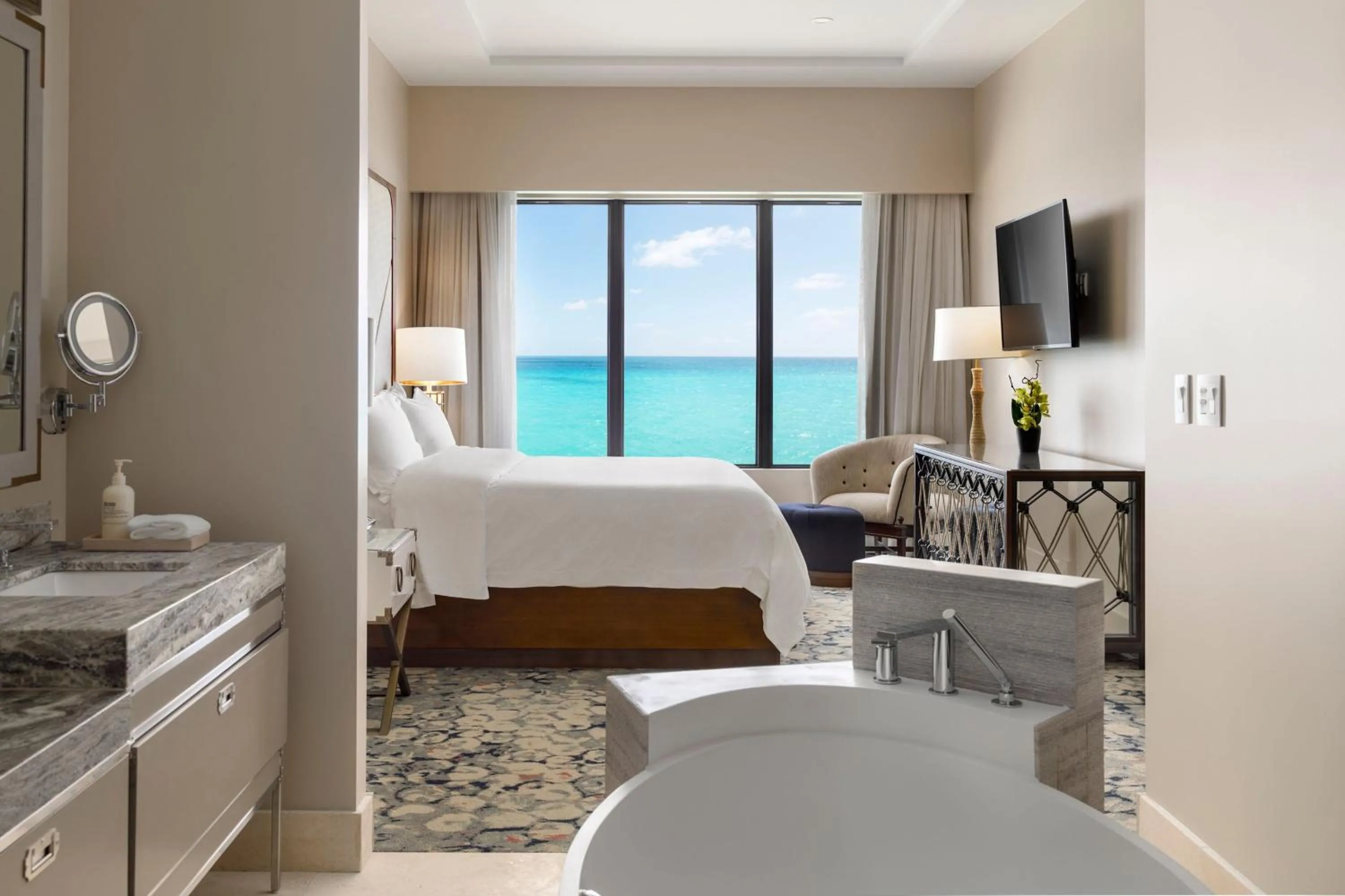 Bedroom, Bed in The St. Regis Bermuda Resort
