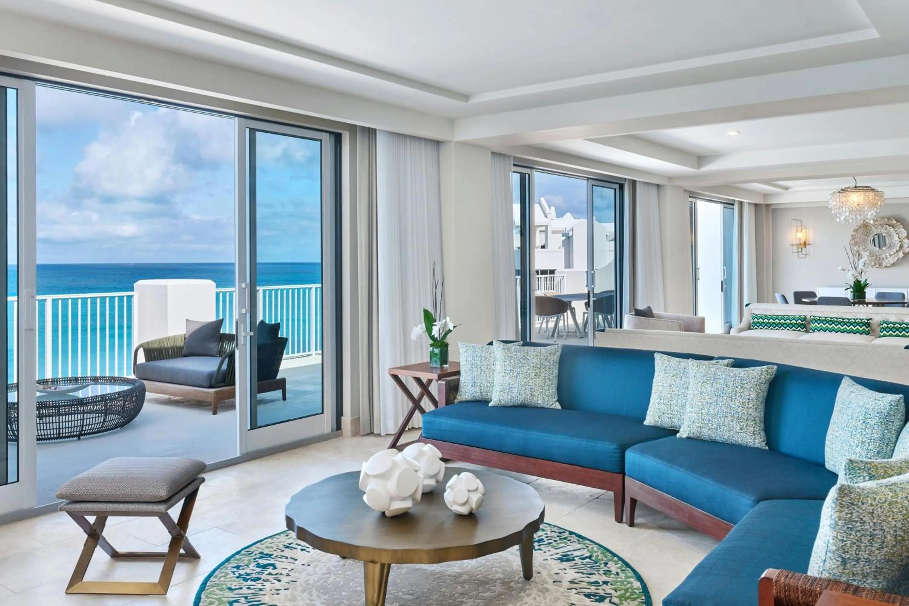 Living room in The St. Regis Bermuda Resort