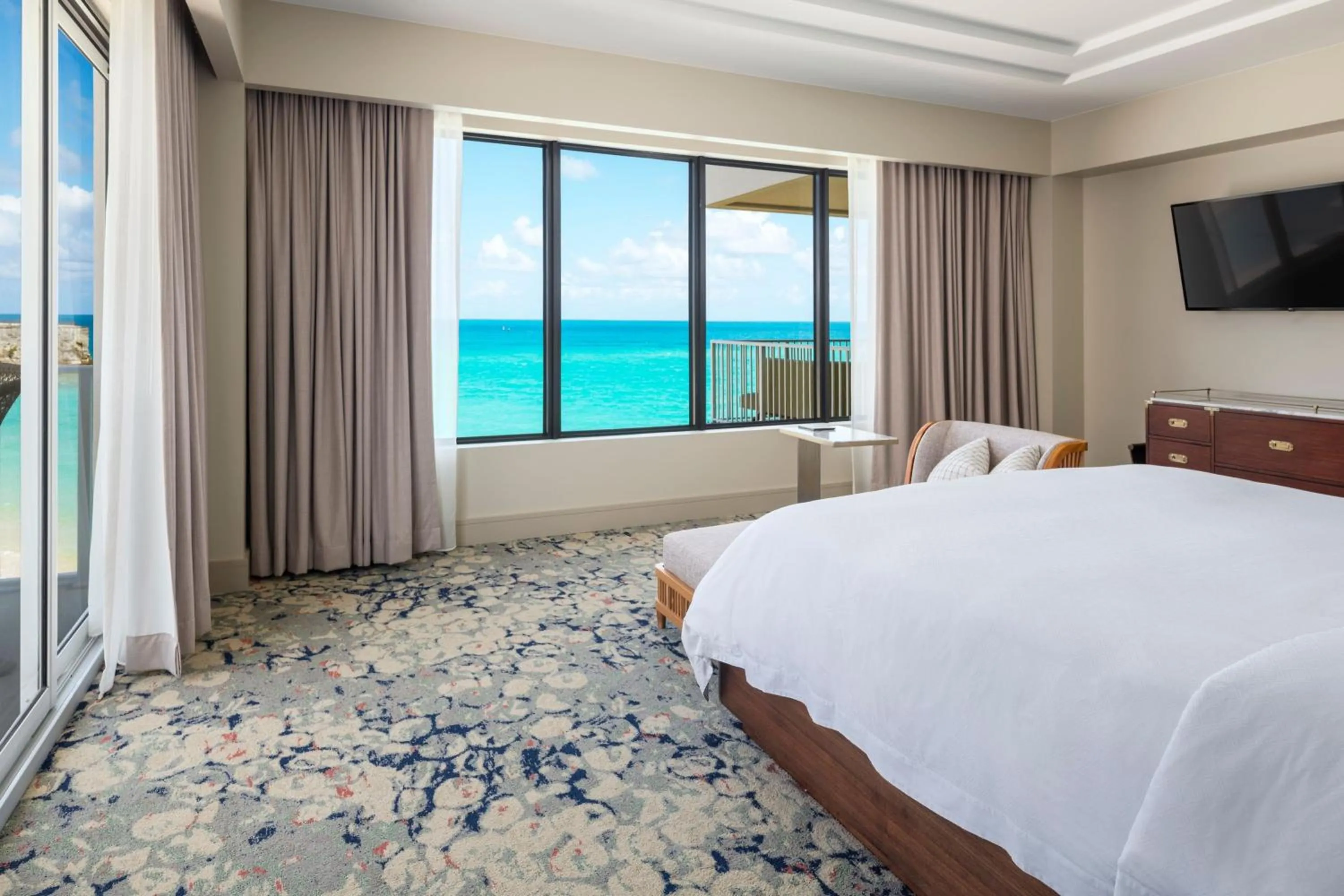 Bedroom, Bed in The St. Regis Bermuda Resort