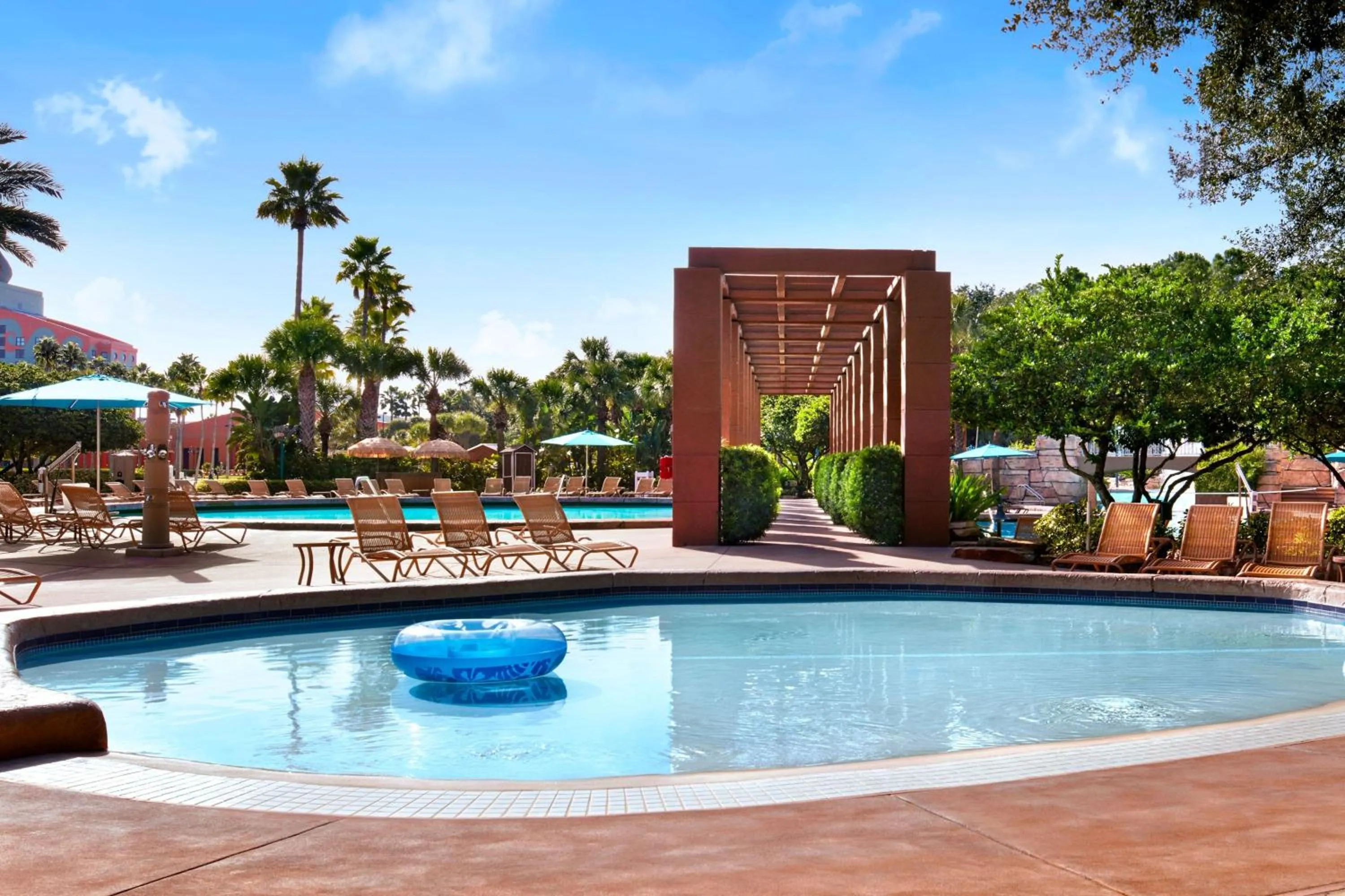 Swimming pool in Walt Disney World Swan Reserve