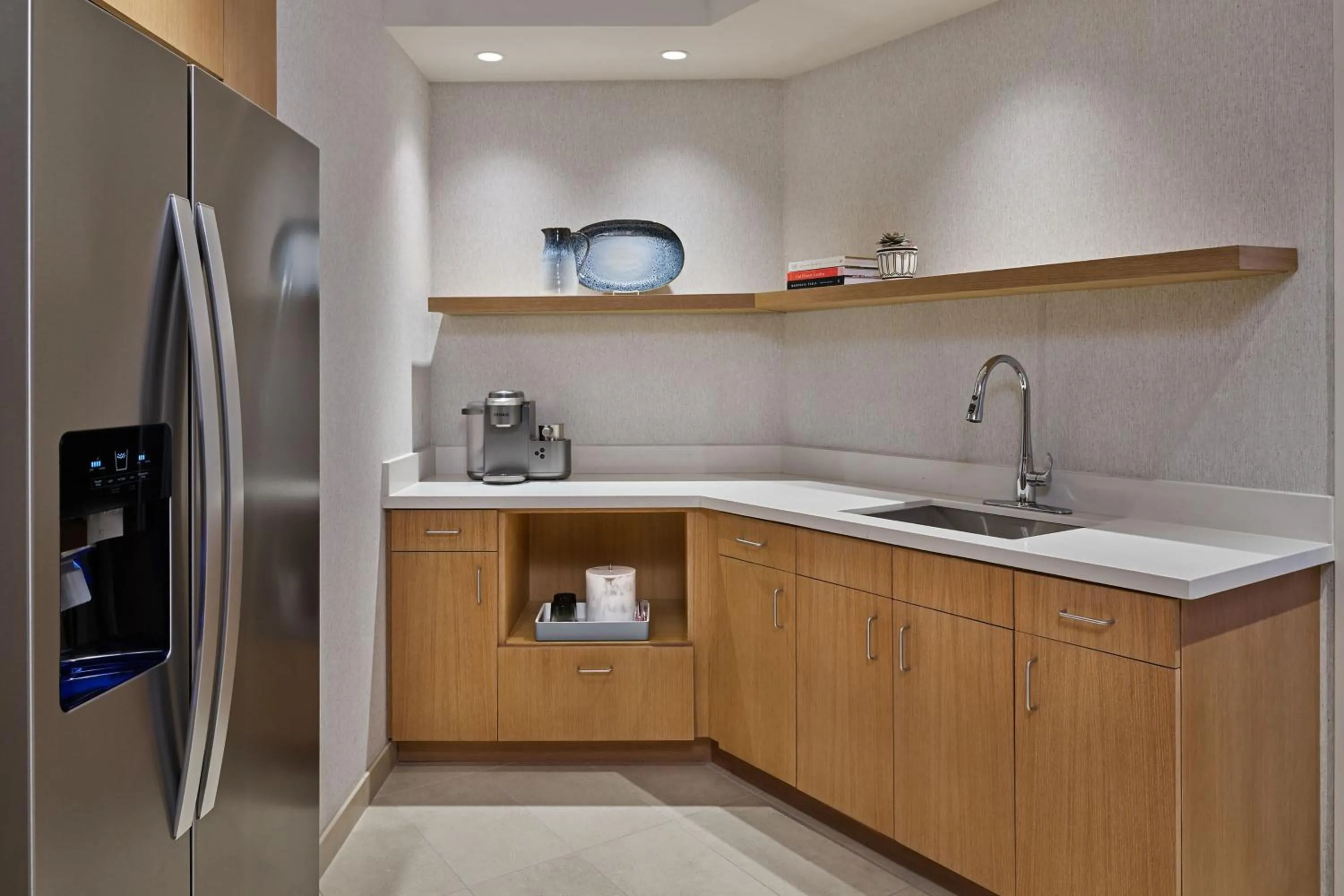 Kitchen or kitchenette in Walt Disney World Swan Reserve