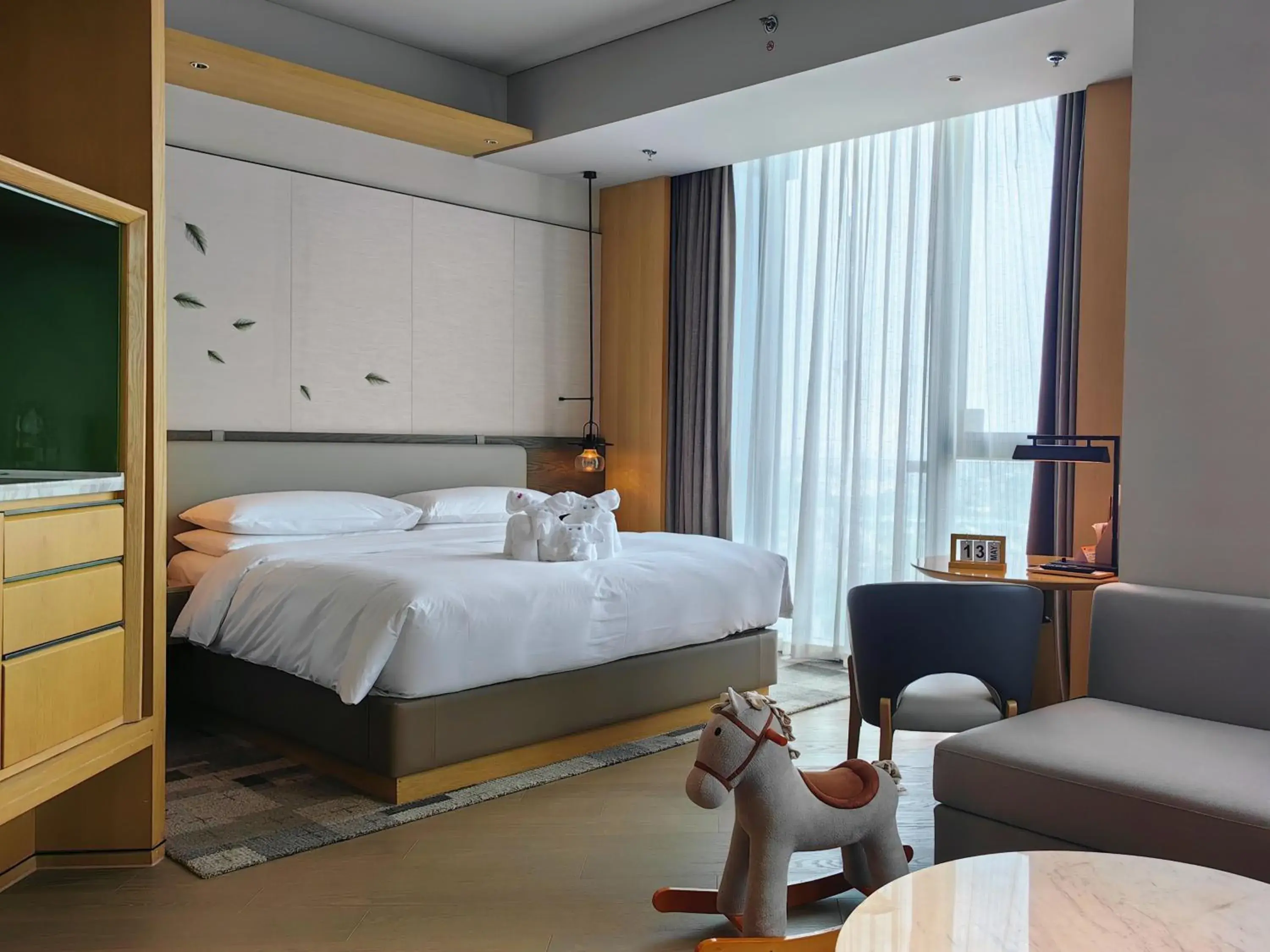 Distinctive Guest Room with 1 King, City view in Liyang Marriott Hotel Distinctive Guest Room with 1 King, City view in Liyang Marriott Hotel