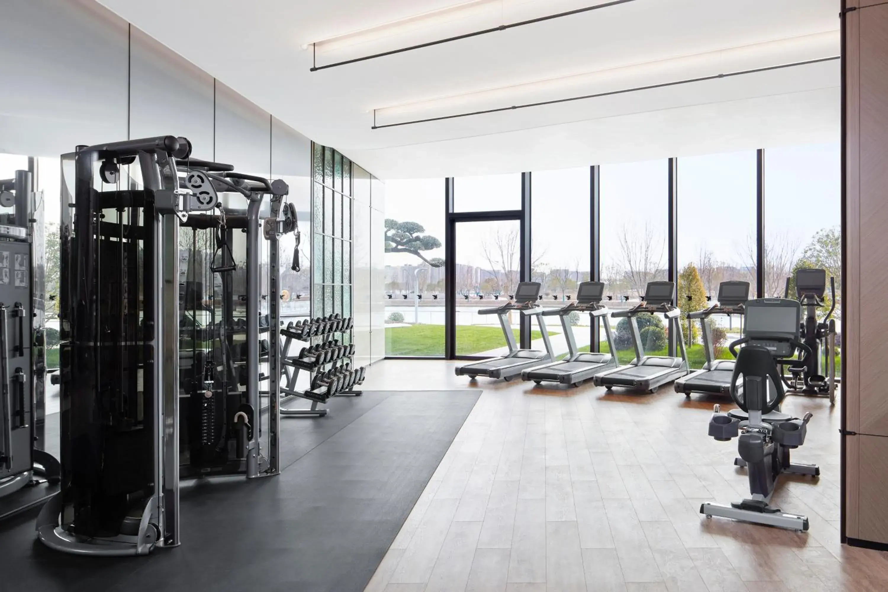 Guest Room with 1 King, Garden view Balcony in JW Marriott Shanghai Fengxian Guest Room with 1 King, Garden view Balcony in JW Marriott Shanghai Fengxian