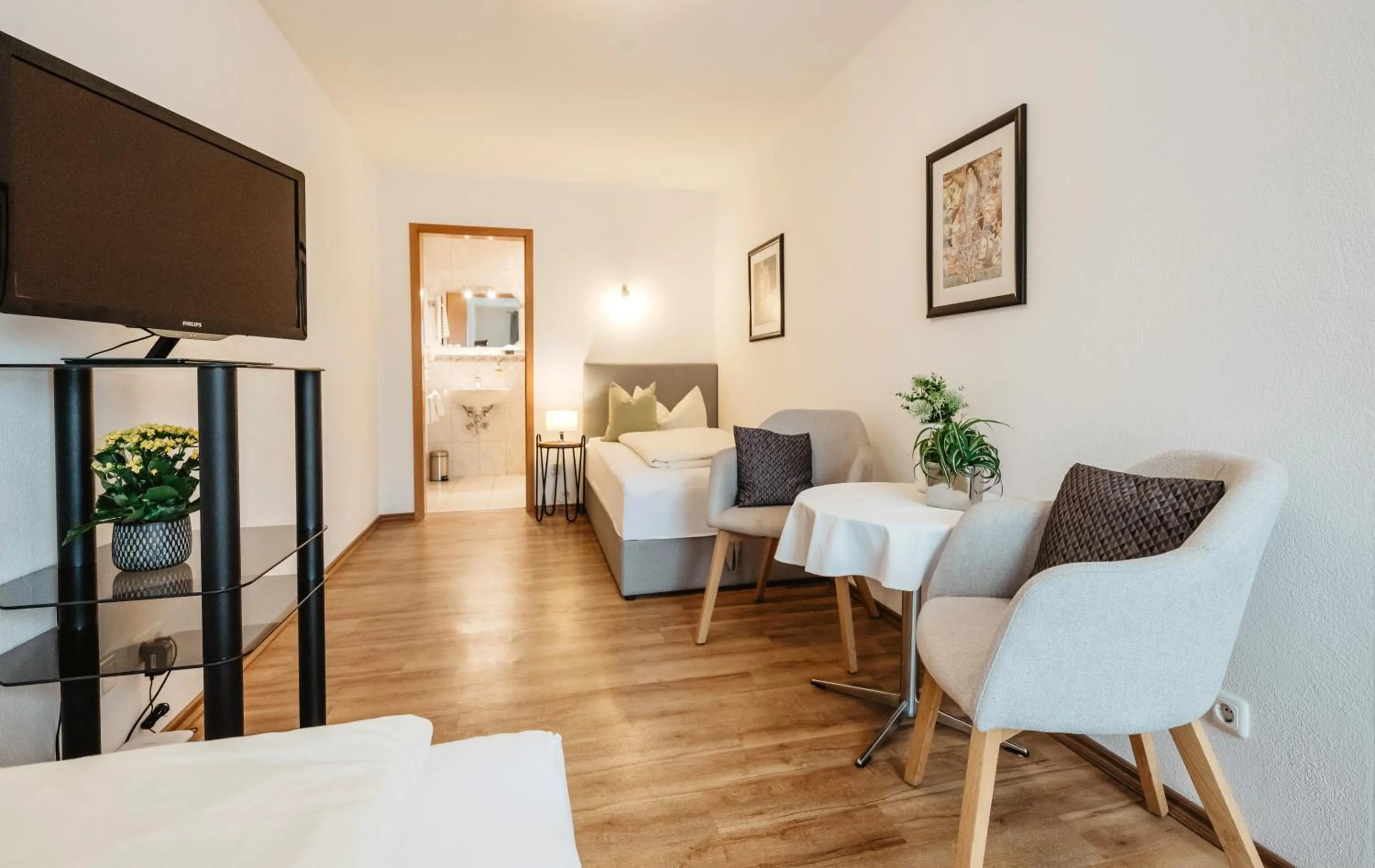 Bed in Hotel Restaurant Zum Goldenen Anker mit Hallenbad & Wellnessbereich