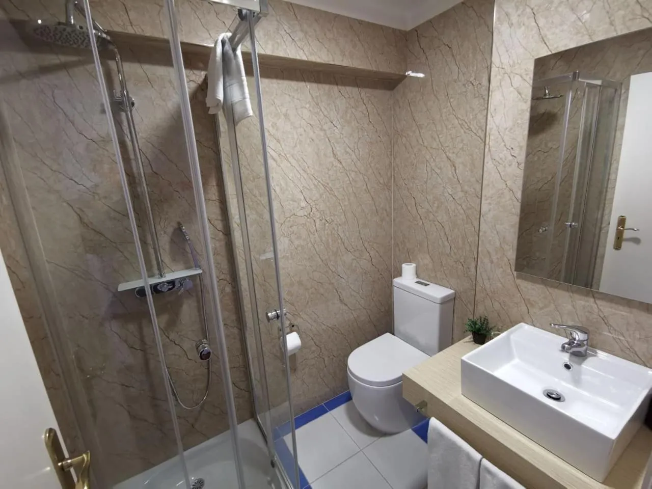 Bathroom in Hotel Residencial Dora