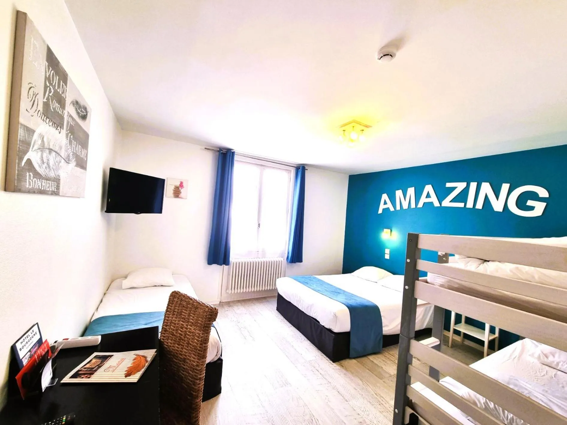 Photo of the whole room, Bed in Hotel Le Bourgogne