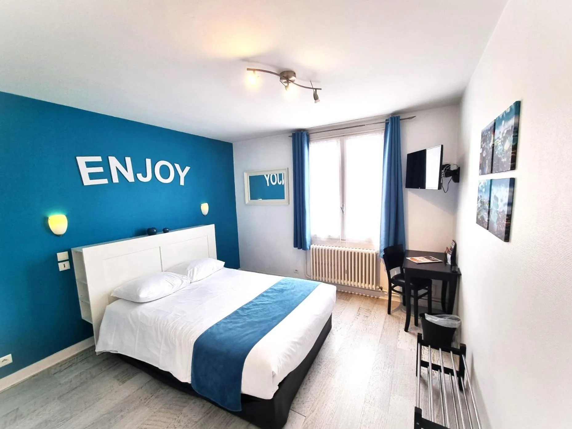 Bed in Hotel Le Bourgogne