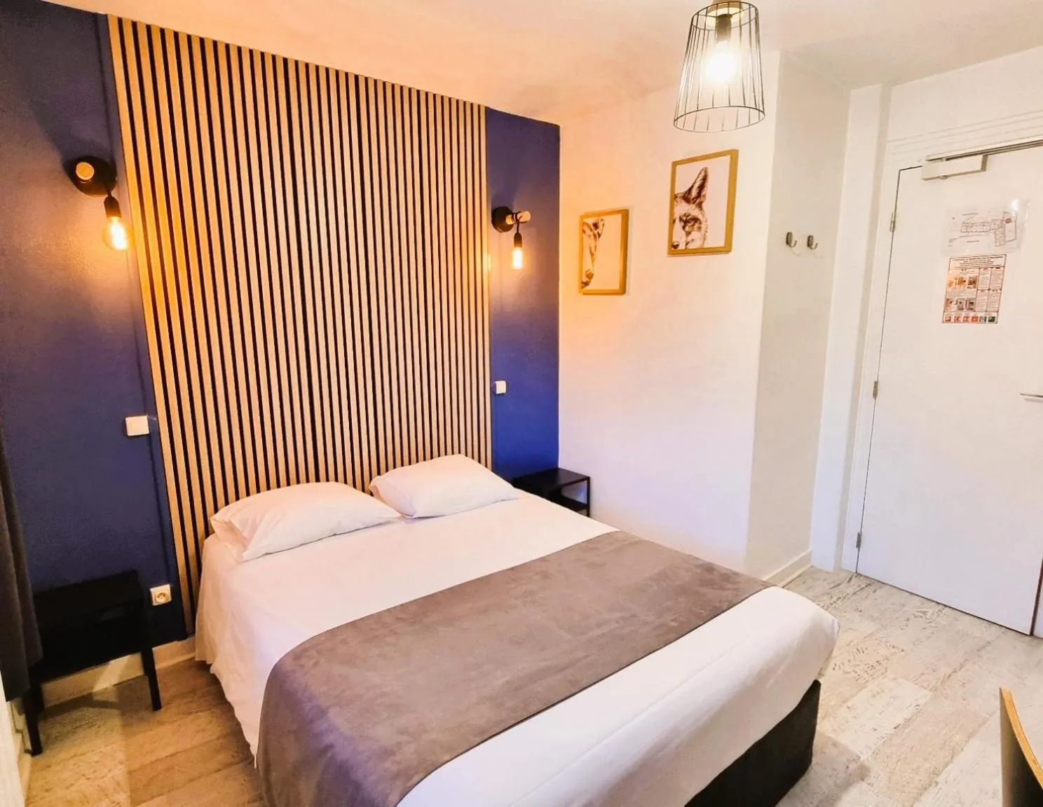 Bed in Hotel Le Bourgogne