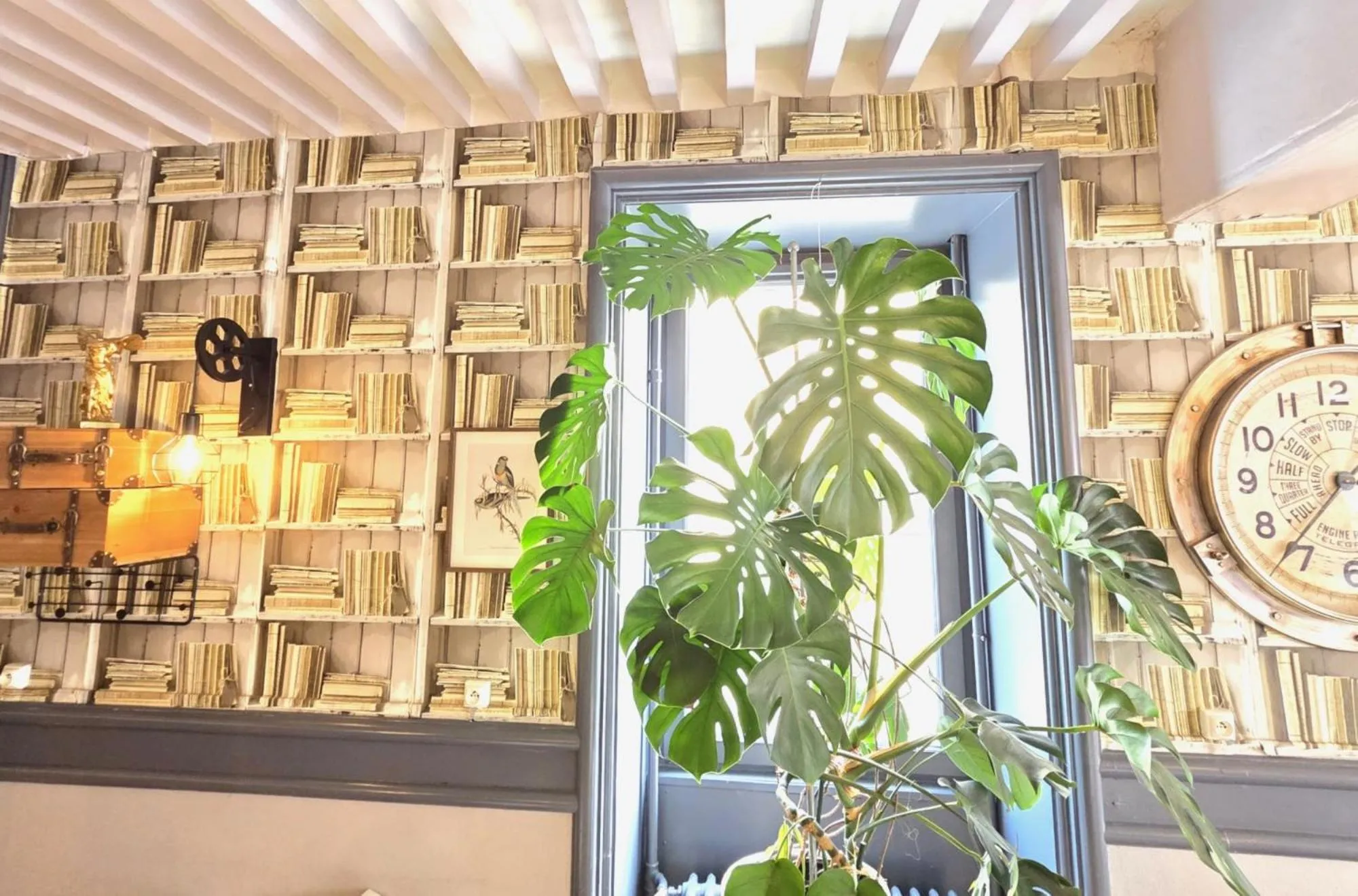 Lounge or bar in Hotel Le Bourgogne