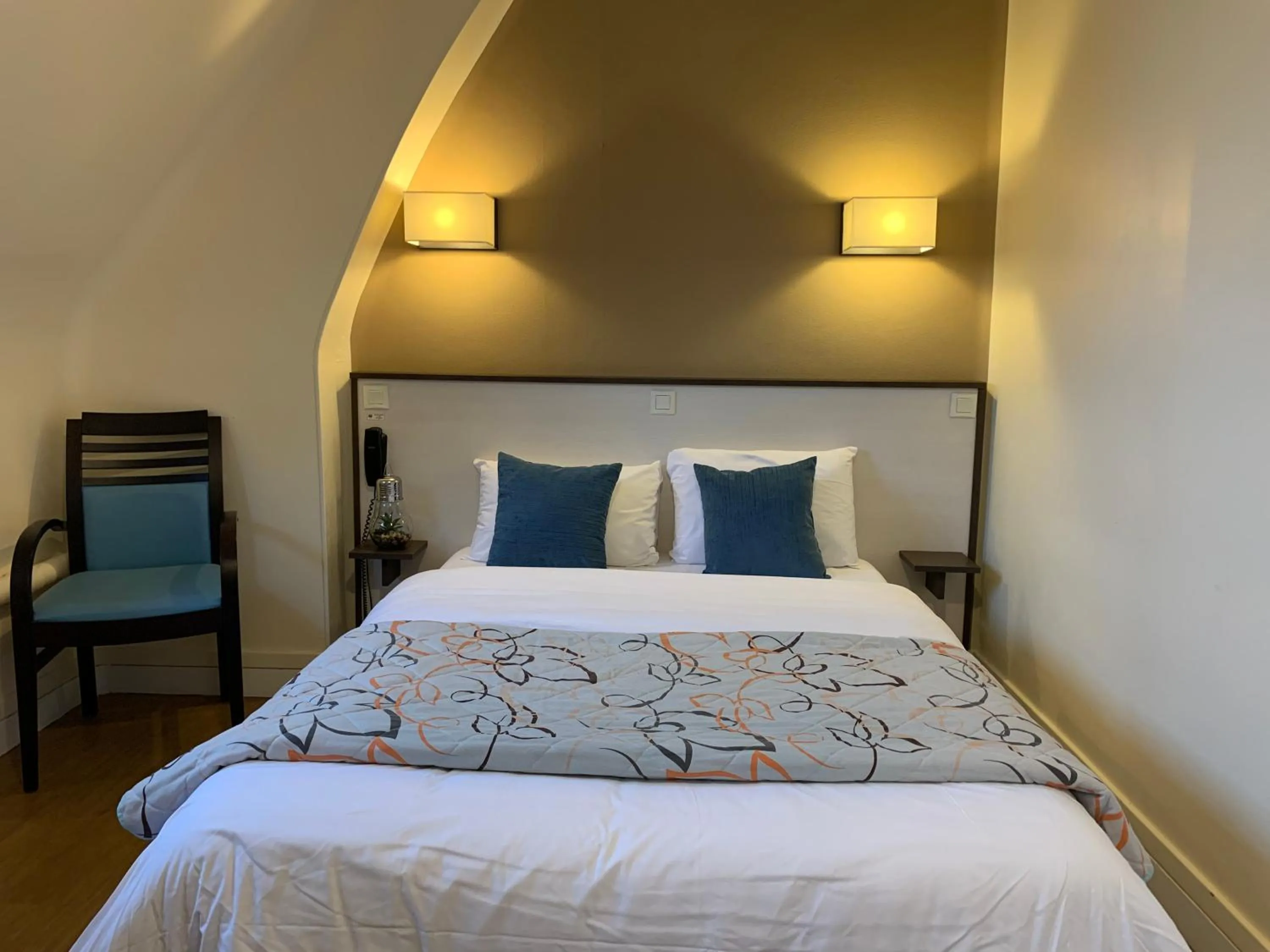 Photo of the whole room, Bed in Au Petit Vivoin