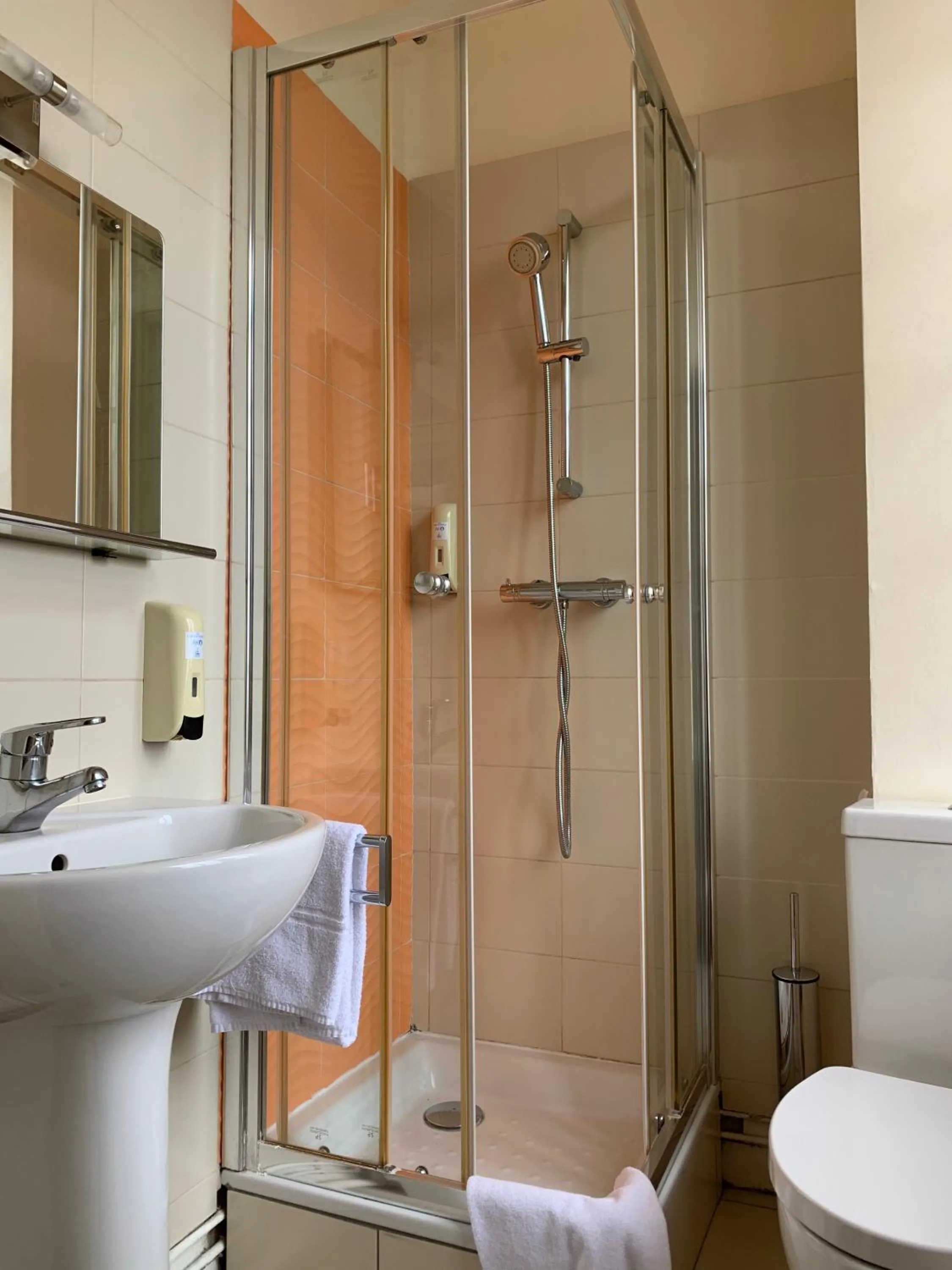 Bathroom in Au Petit Vivoin