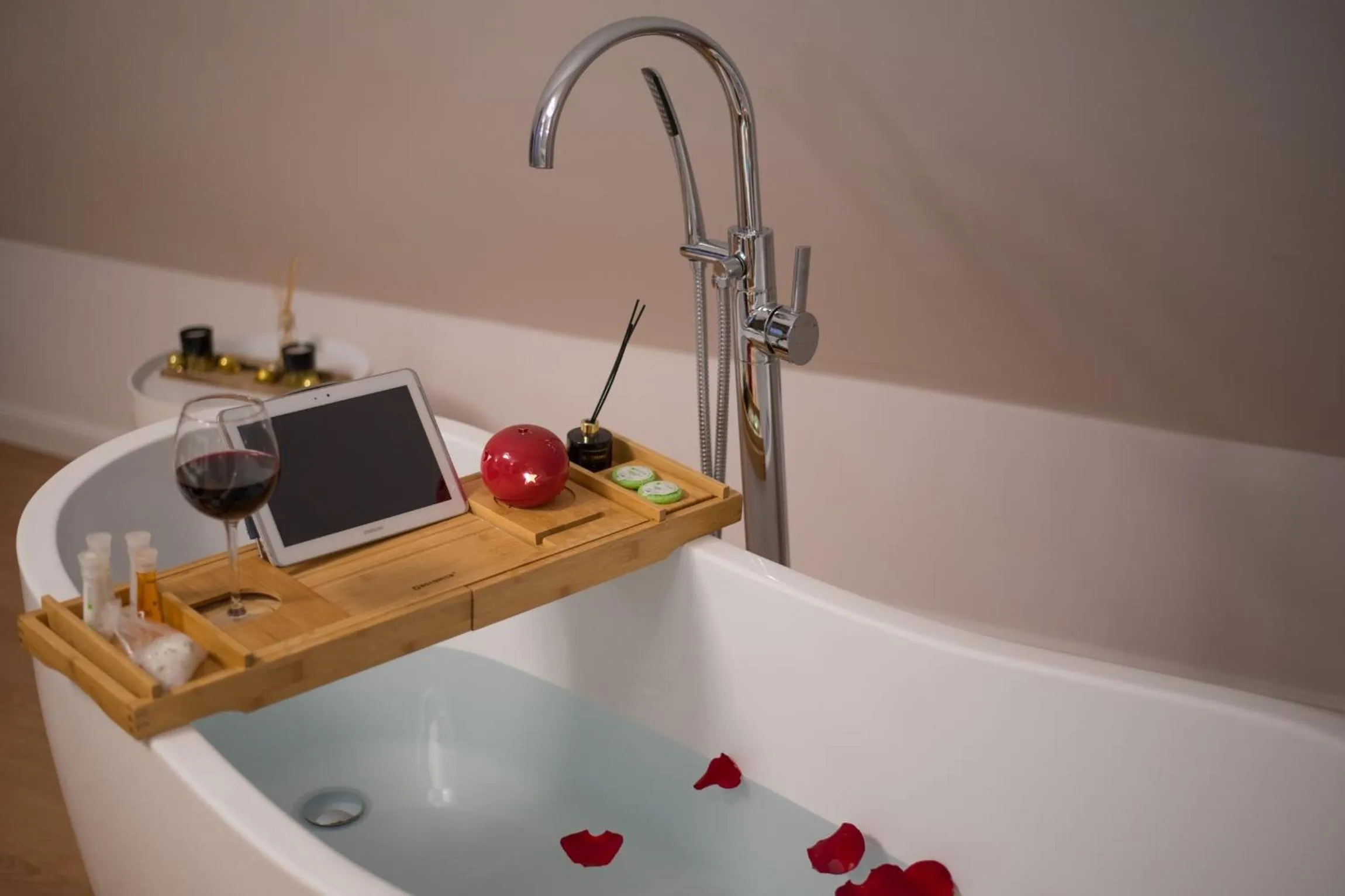 Alcoholic drinks in Boga Rooms