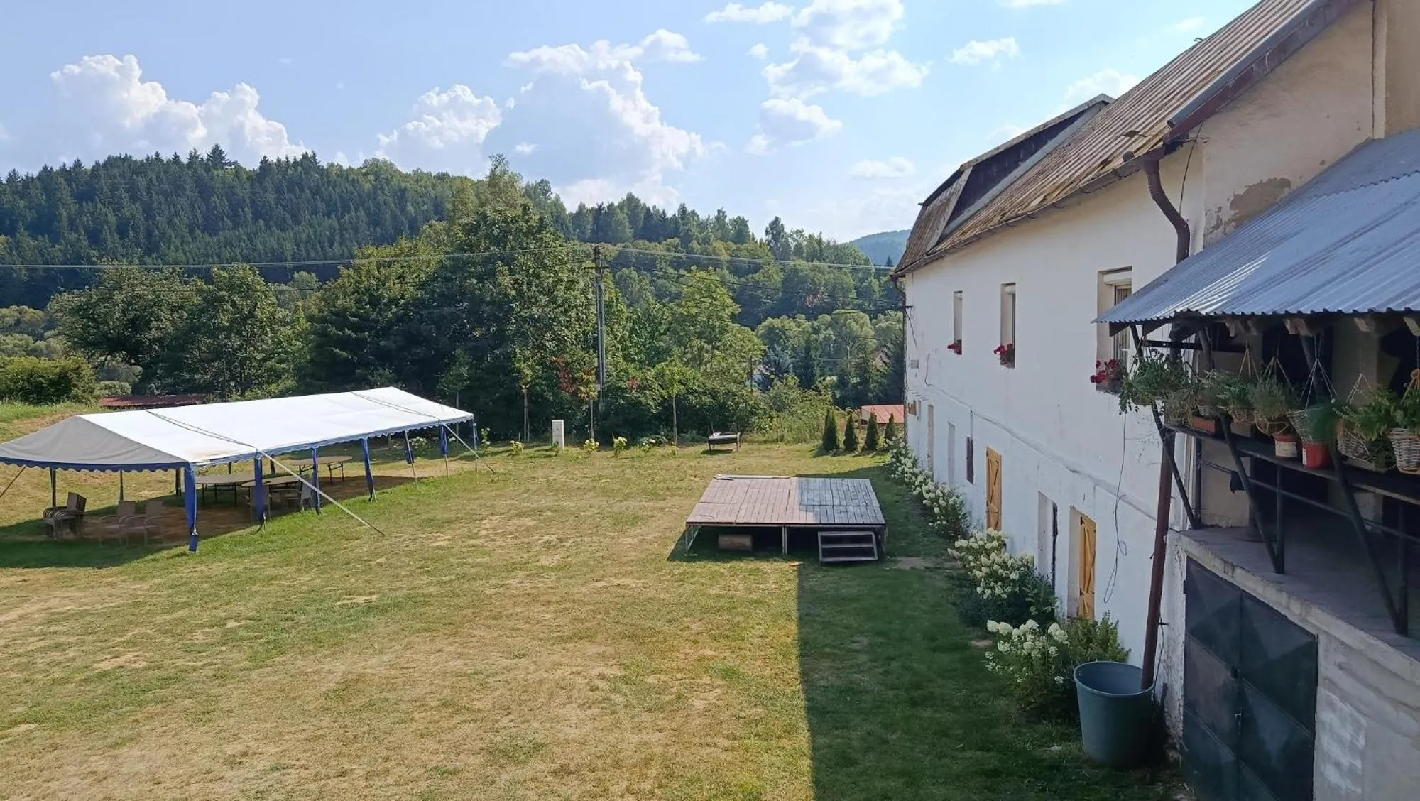 Hostinec pod úbočou