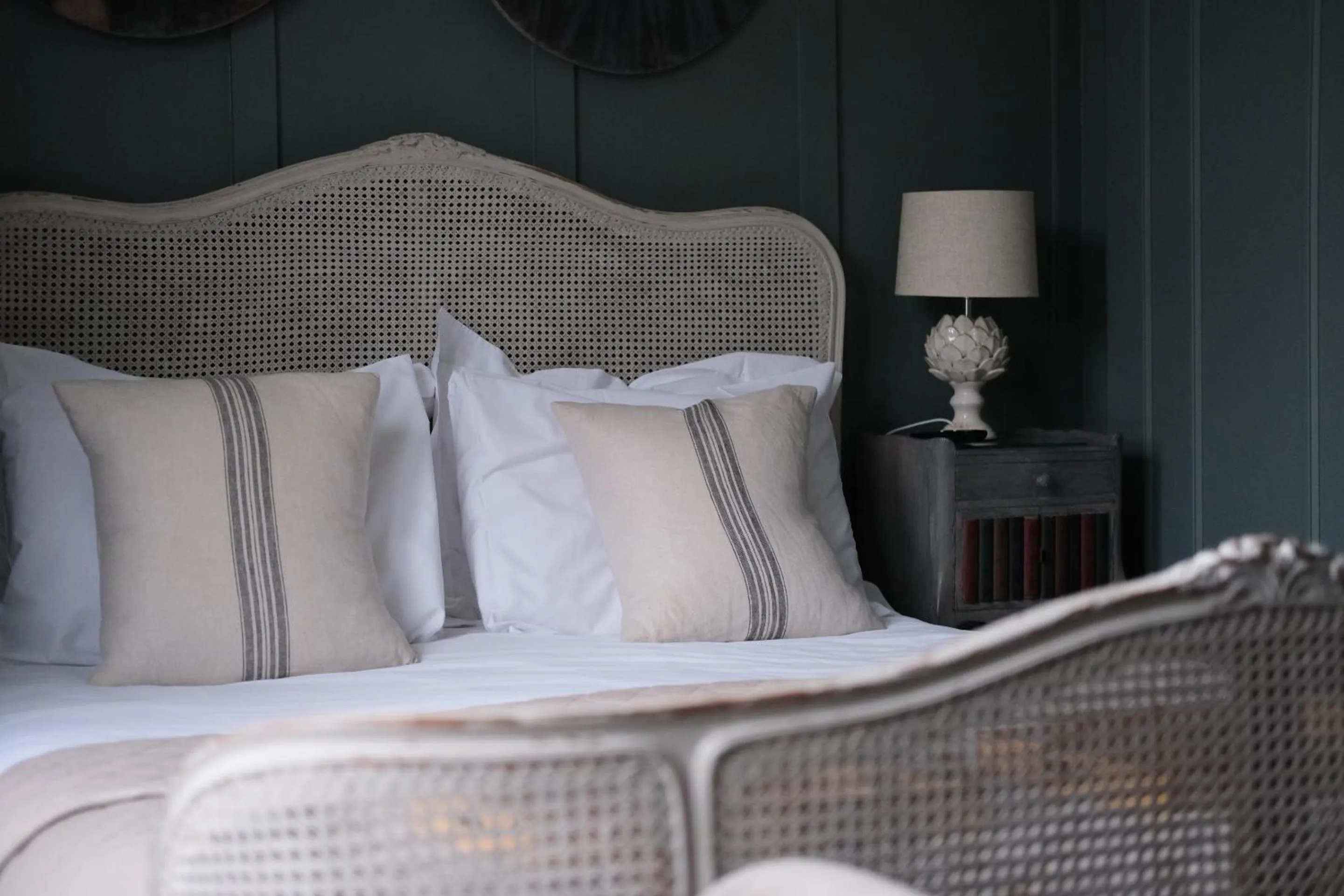 Bedroom, Bed in The Crown Inn Dial Post