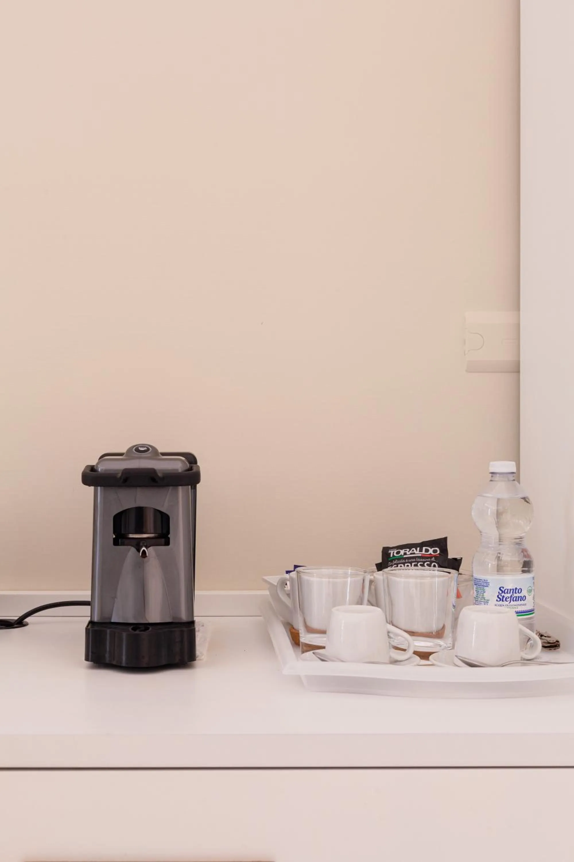 Coffee/tea facilities in Pompei Plaza