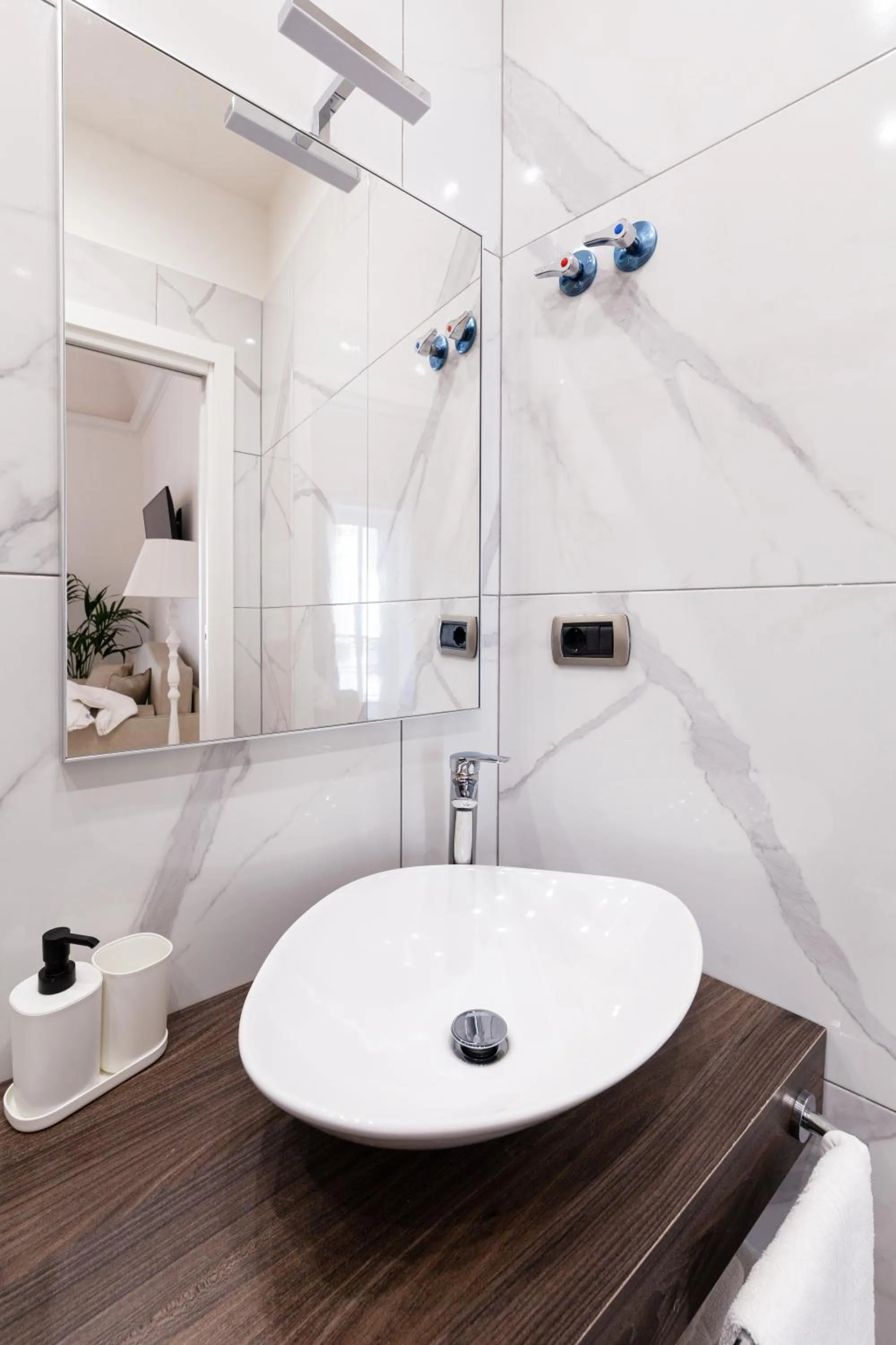 Bathroom in Pompei Plaza