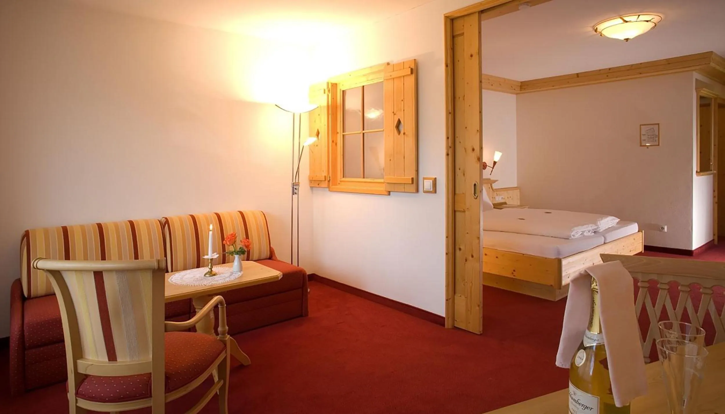 Living room, Bed in Hotel Alpenpanorama