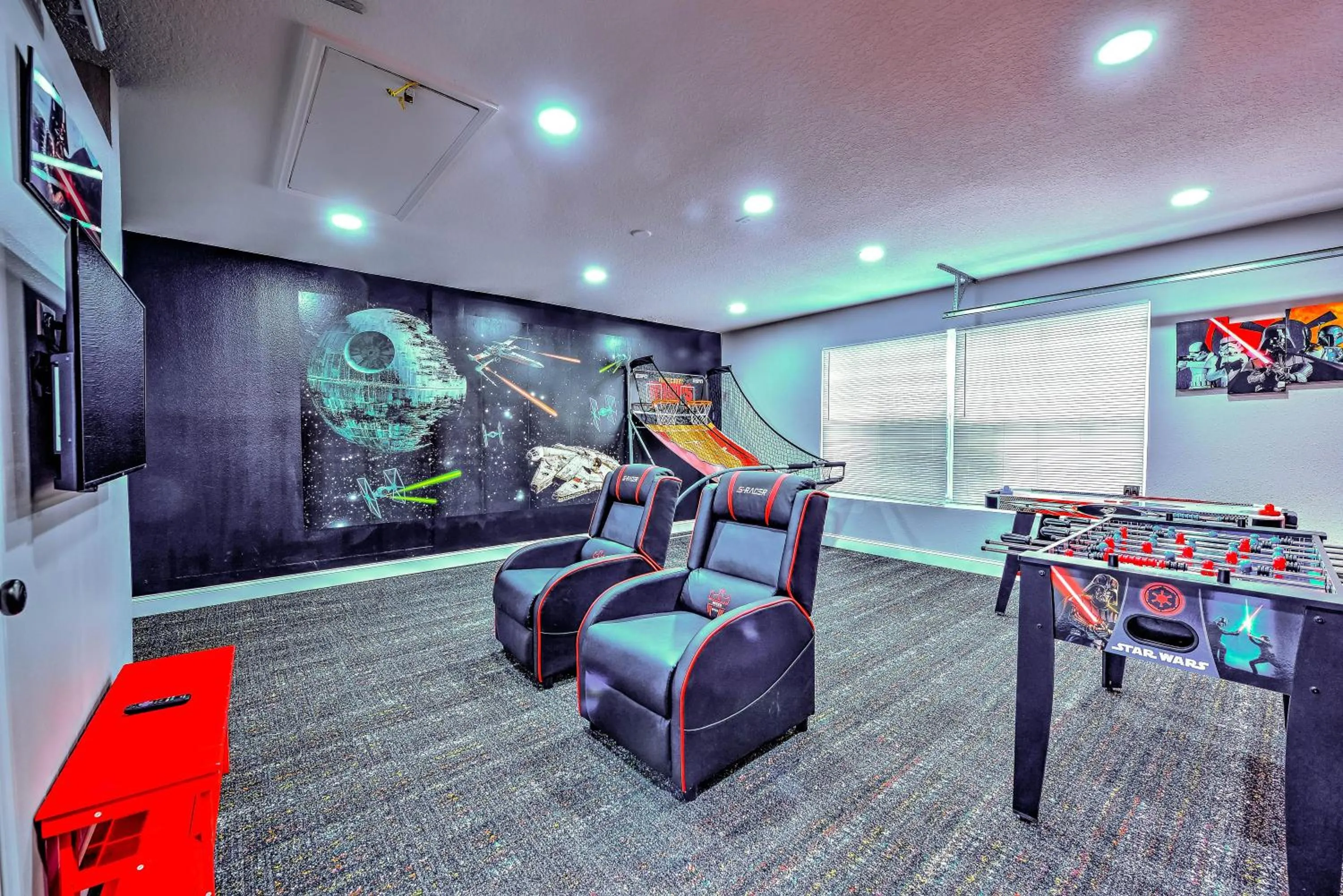 Property building in Private Pool, Game Room, Near Disney And Universal!!