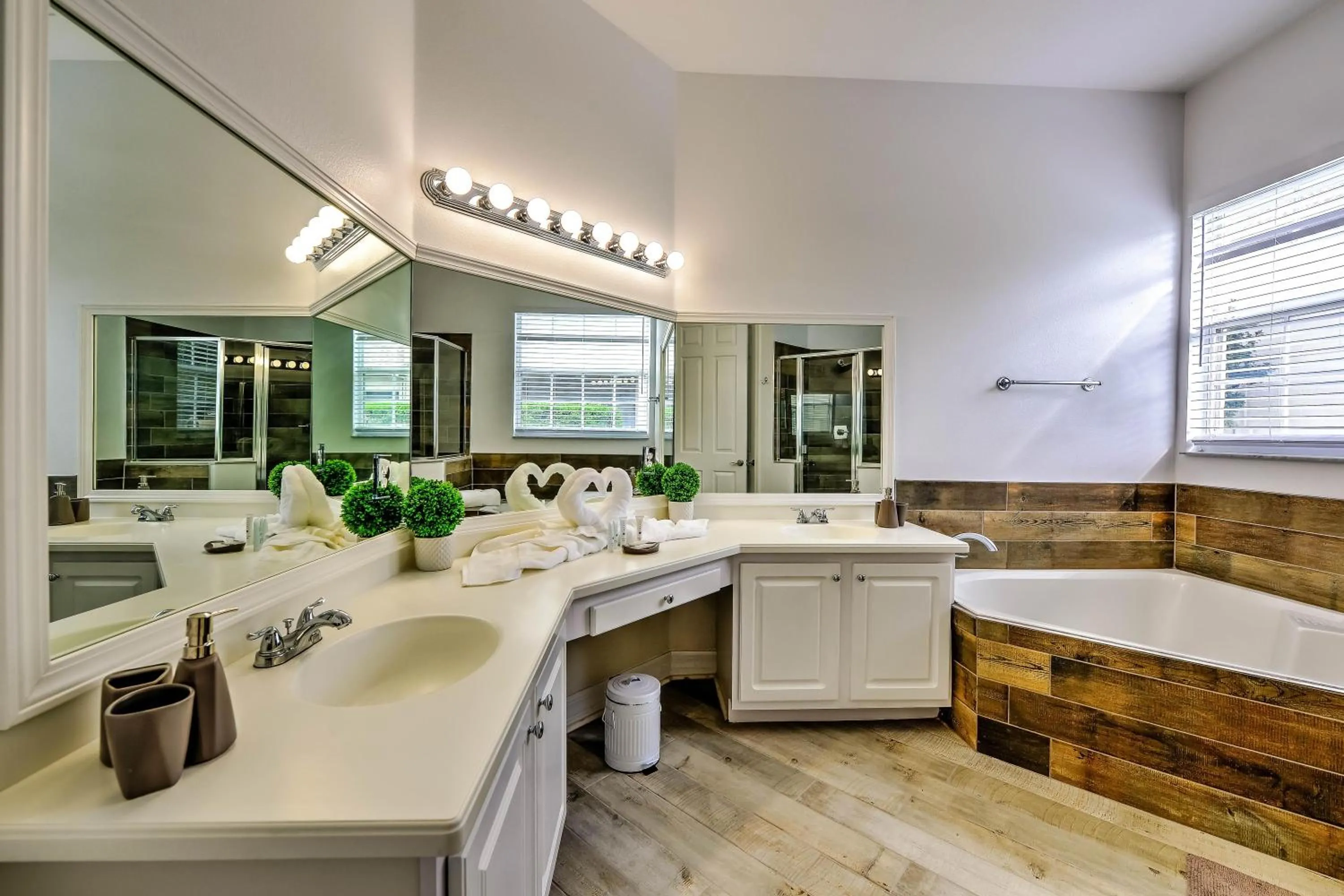 Property building in Private Pool, Game Room, Near Disney And Universal!!