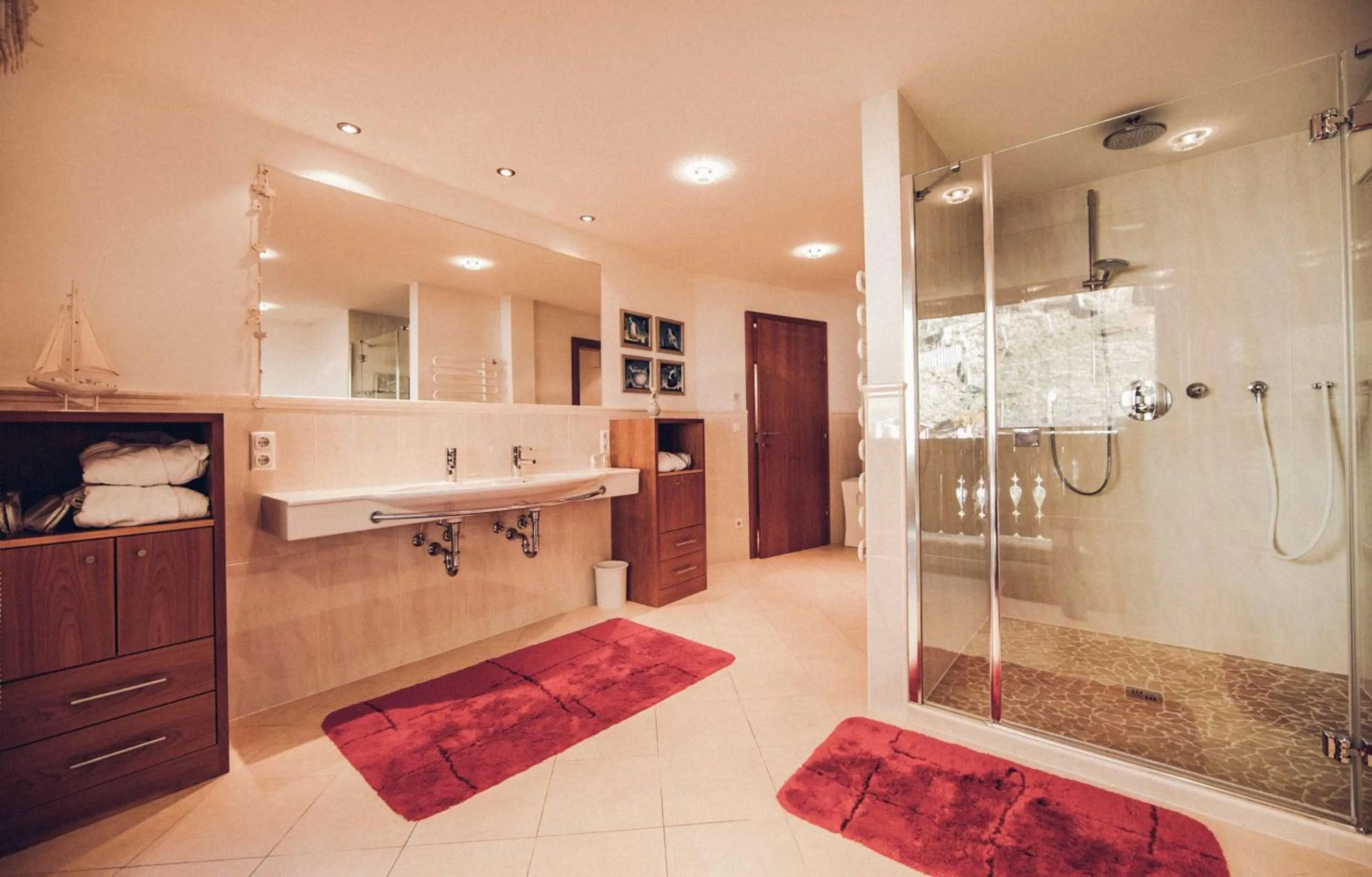 Bathroom in Superior Sport und Familienresort Alpenblick