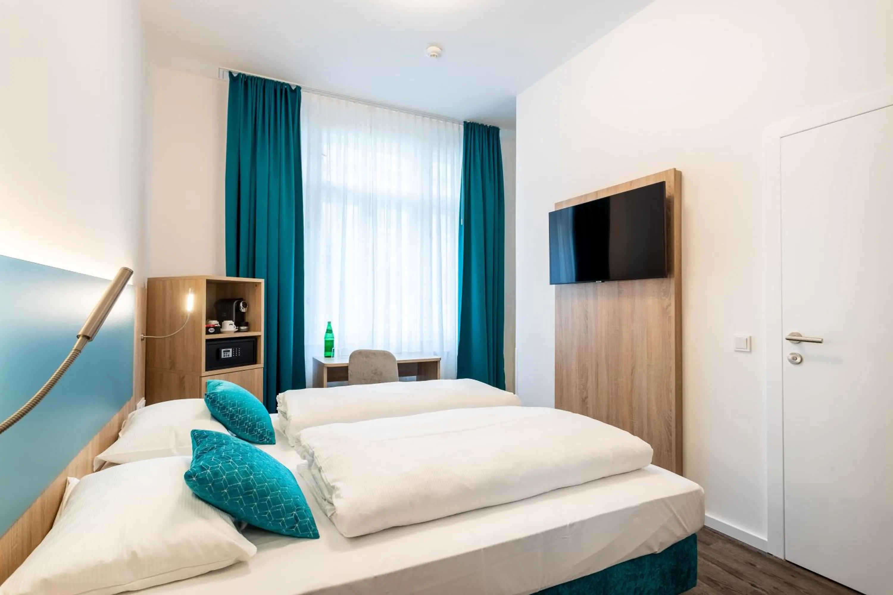 Bed in DaunTown Rooms - Self Check-In