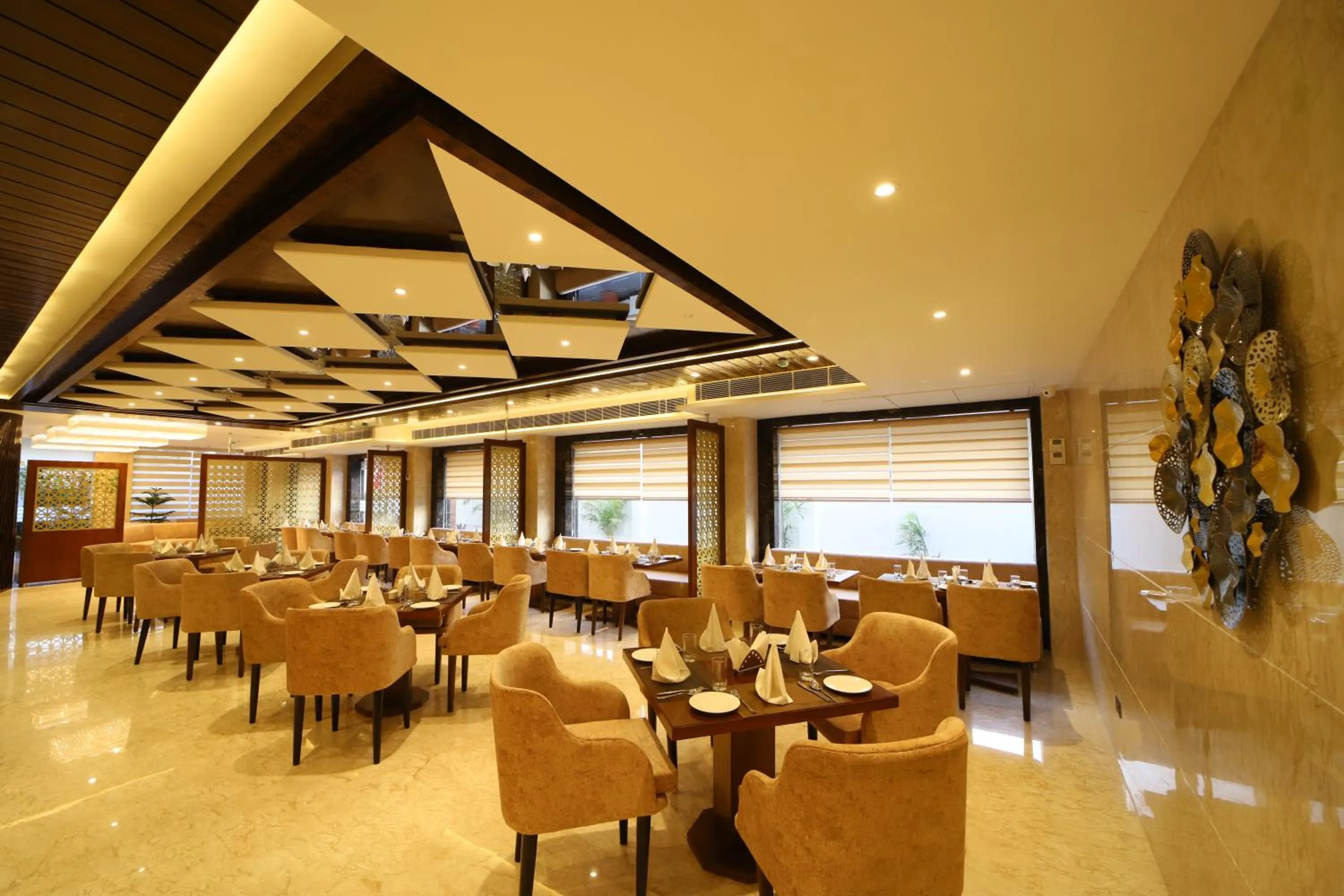 Restaurant/places to eat in Hotel DVIJ INN