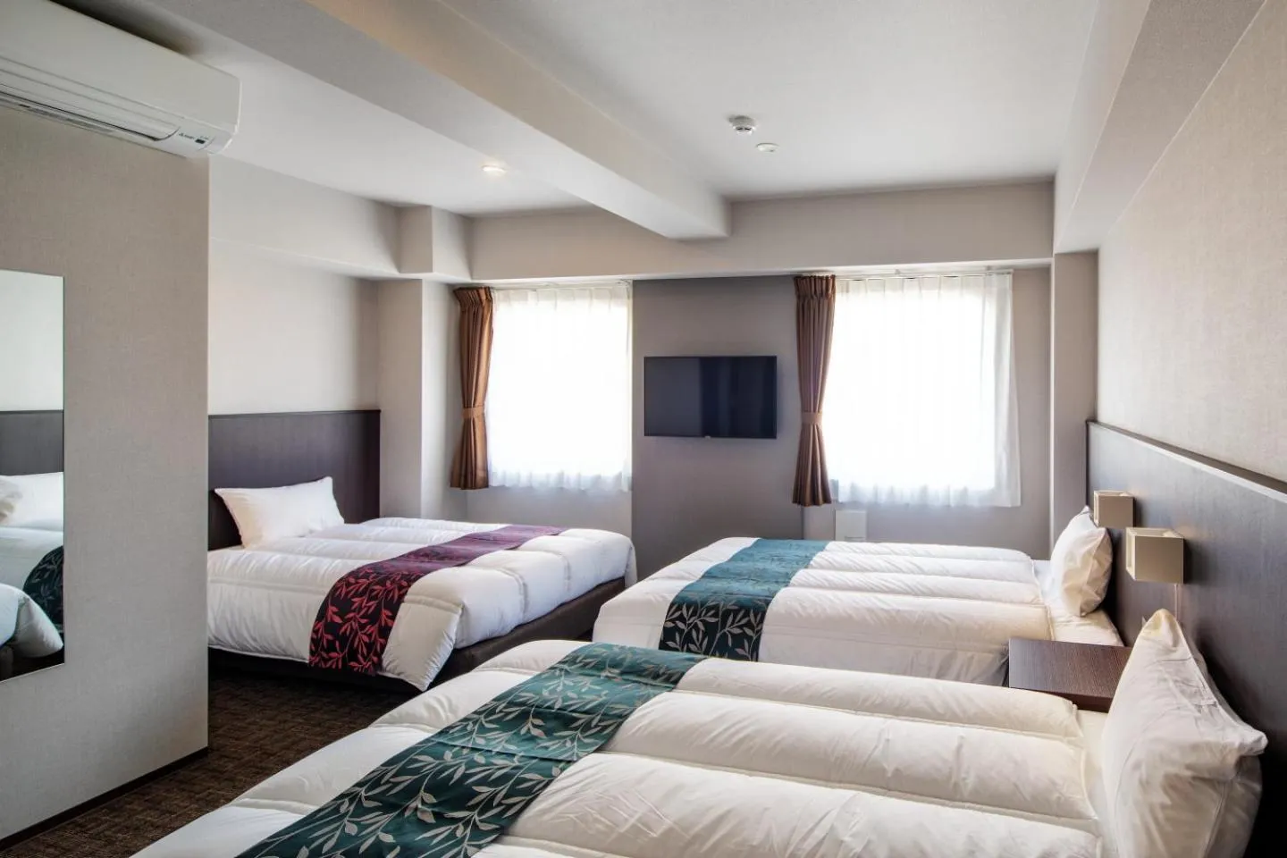 Photo of the whole room in Hotel Elite Kyoto Staion ---- Previous Kyoto City Gardens Hotel