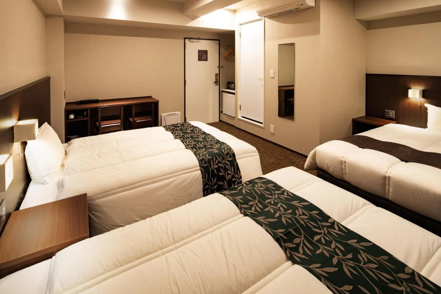 Photo of the whole room in Hotel Elite Kyoto Staion ---- Previous Kyoto City Gardens Hotel