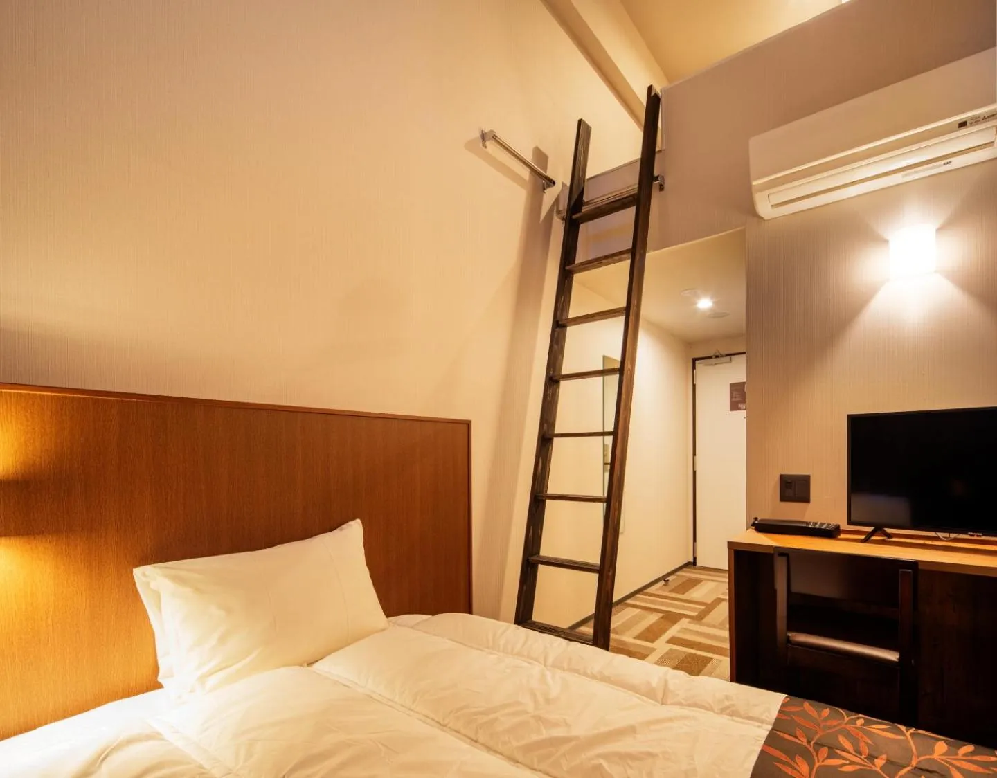 Photo of the whole room in Hotel Elite Kyoto Staion ---- Previous Kyoto City Gardens Hotel