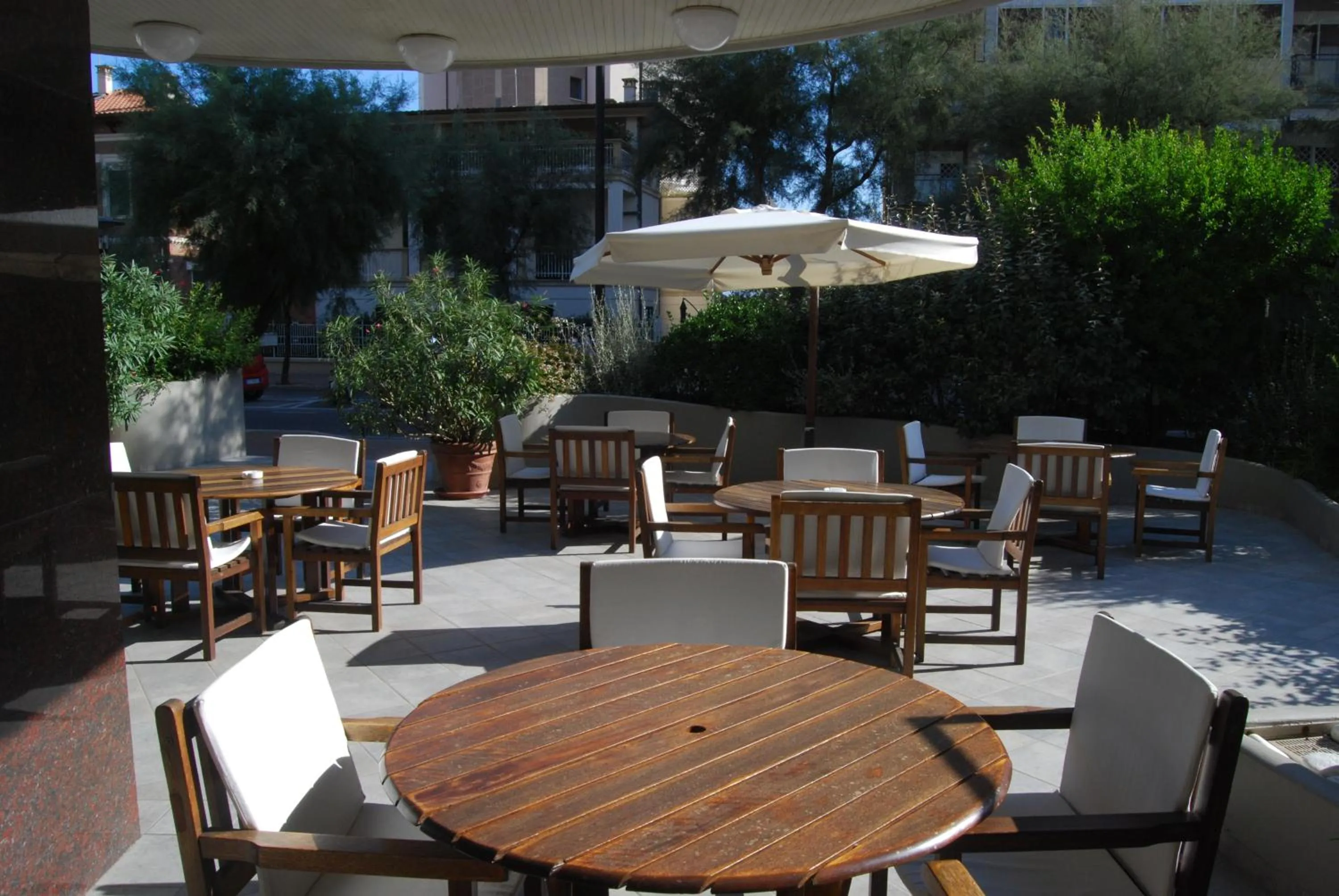 Facade/entrance in Hotel Caravelle