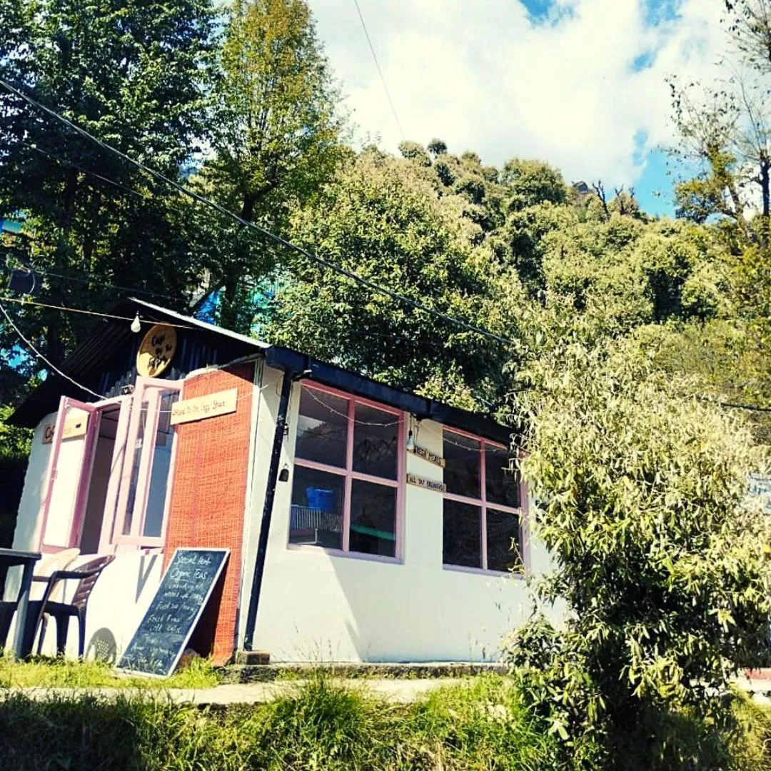 Restaurant/places to eat, Property Building in Sunrise House