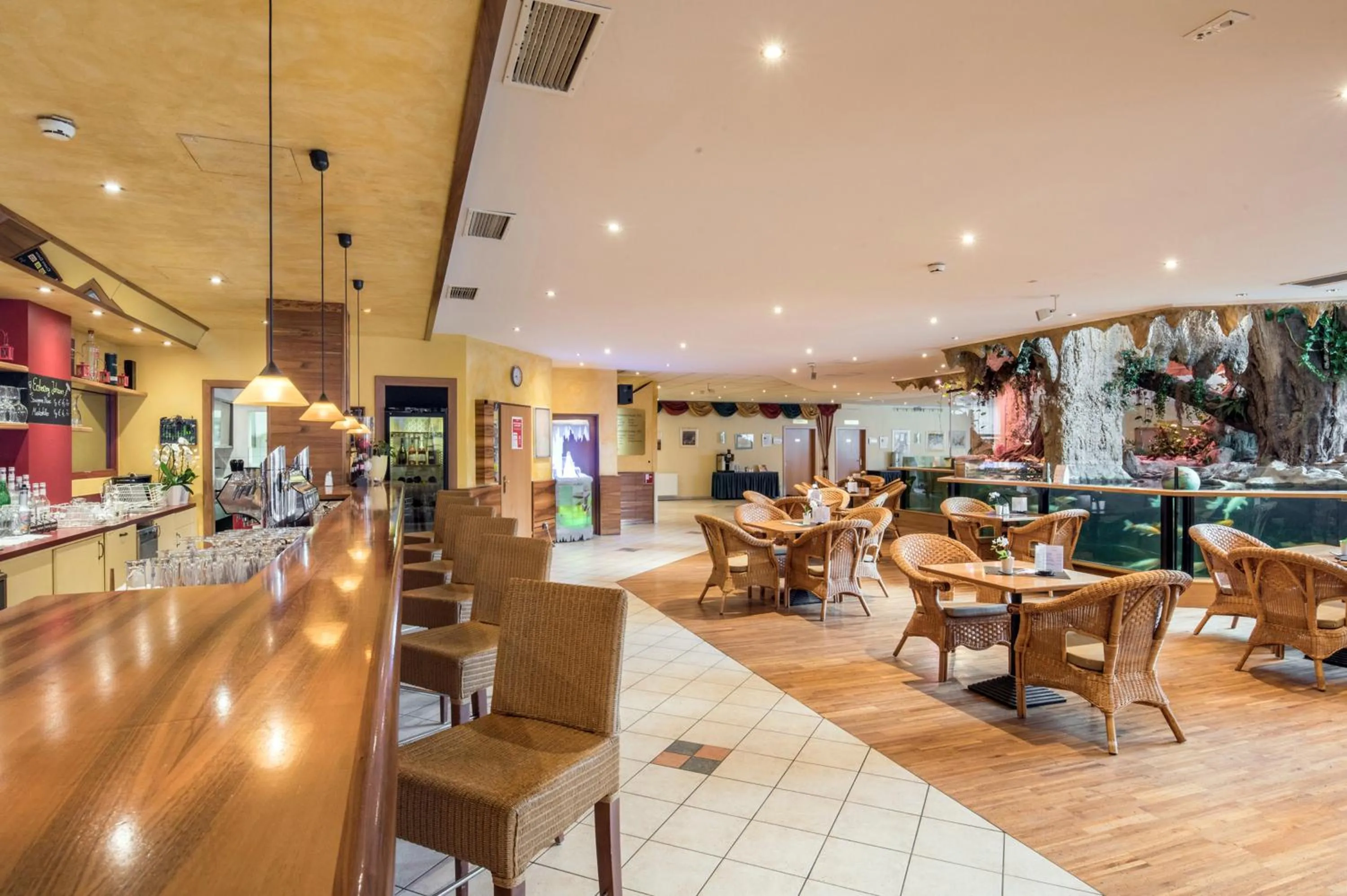 Lounge or bar in NOVAPARK Flugzeughotel Graz