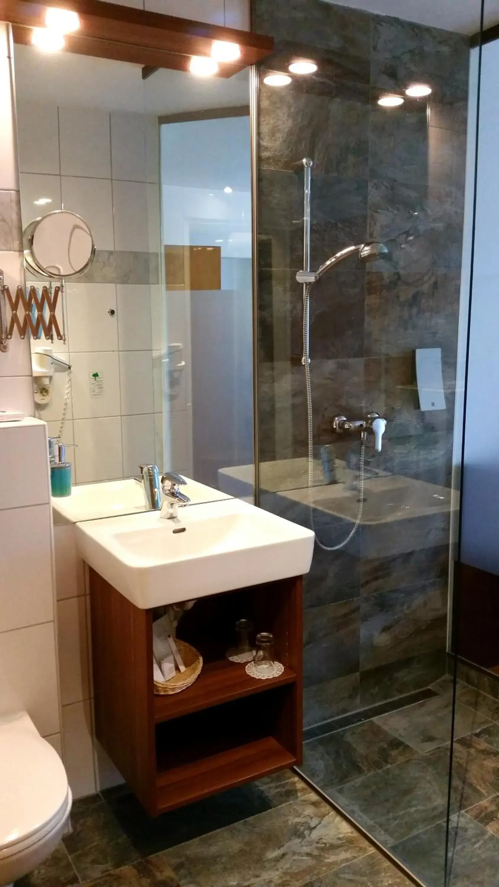 Standard Single Room in Hotel Via Roma Standard Single Room in Hotel Via Roma