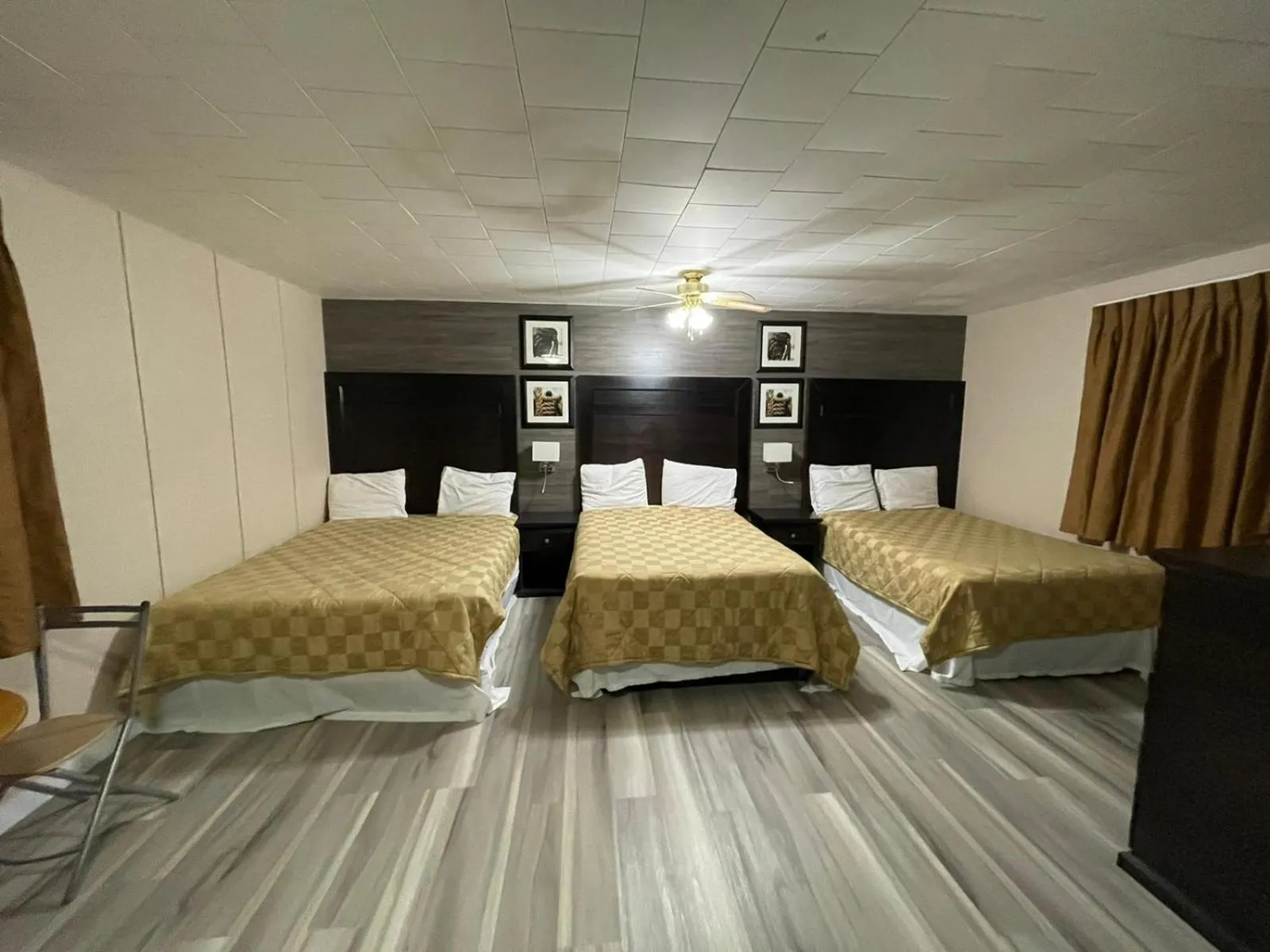 Bed in Valley Motor Lodge