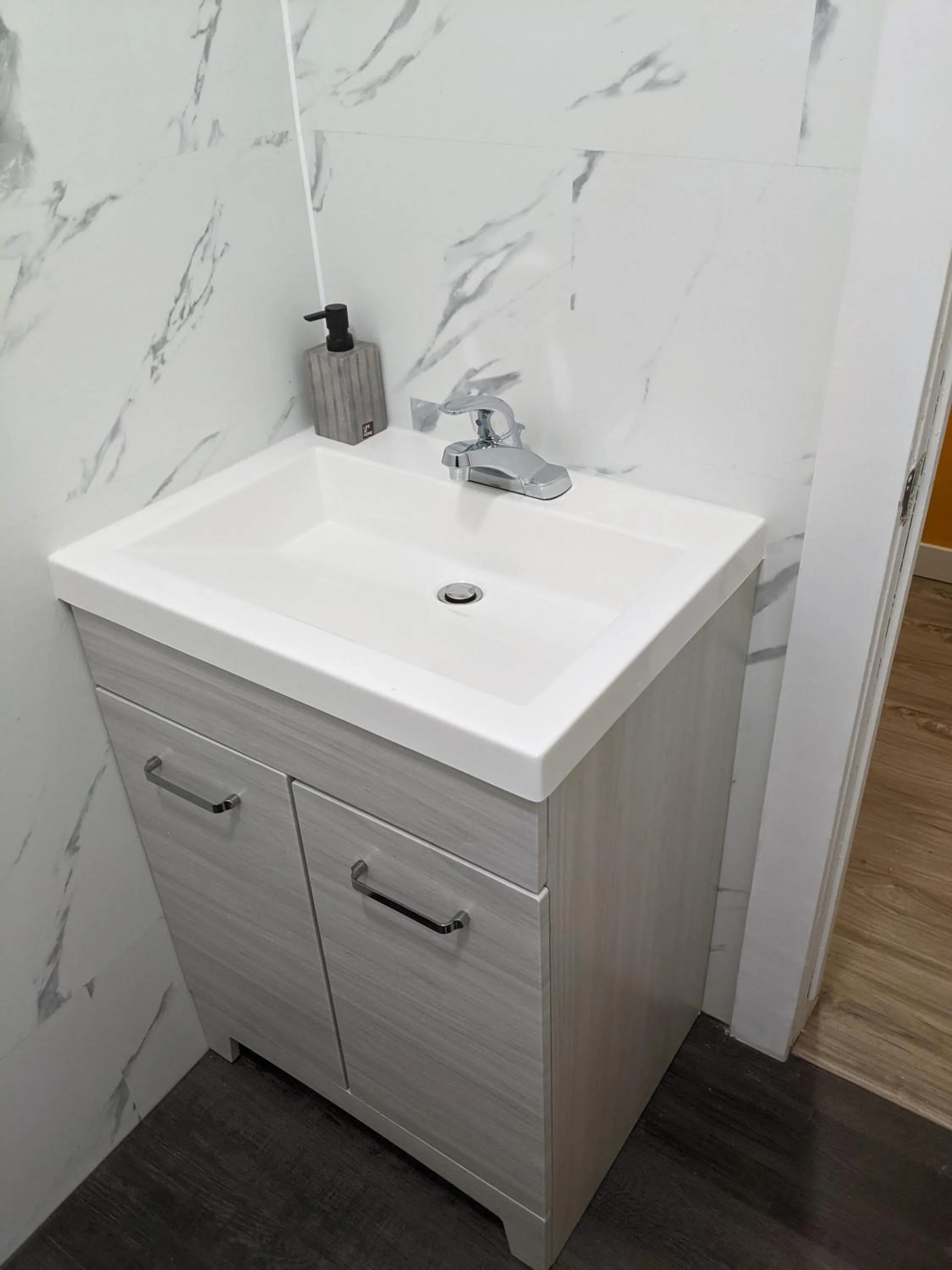 Bathroom in Valley Motor Lodge