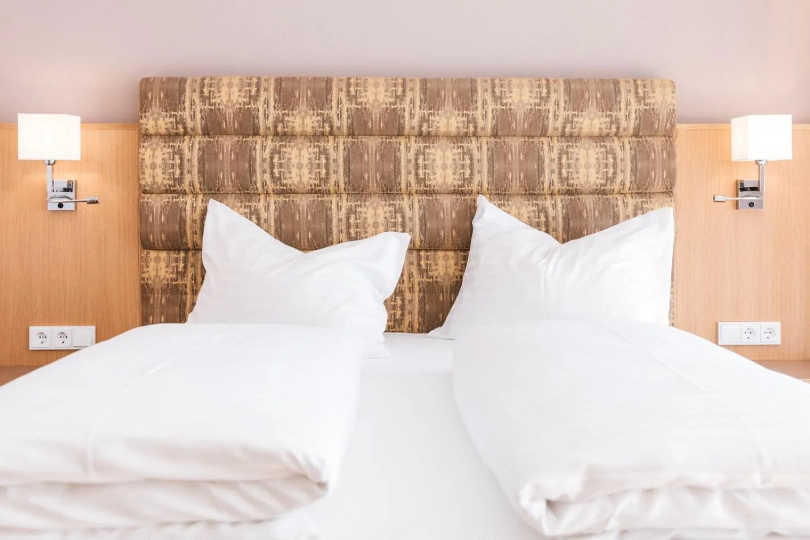 Decorative detail, Bed in Hotel am Marktplatz - Landgasthof Wratschko - Gamlitz