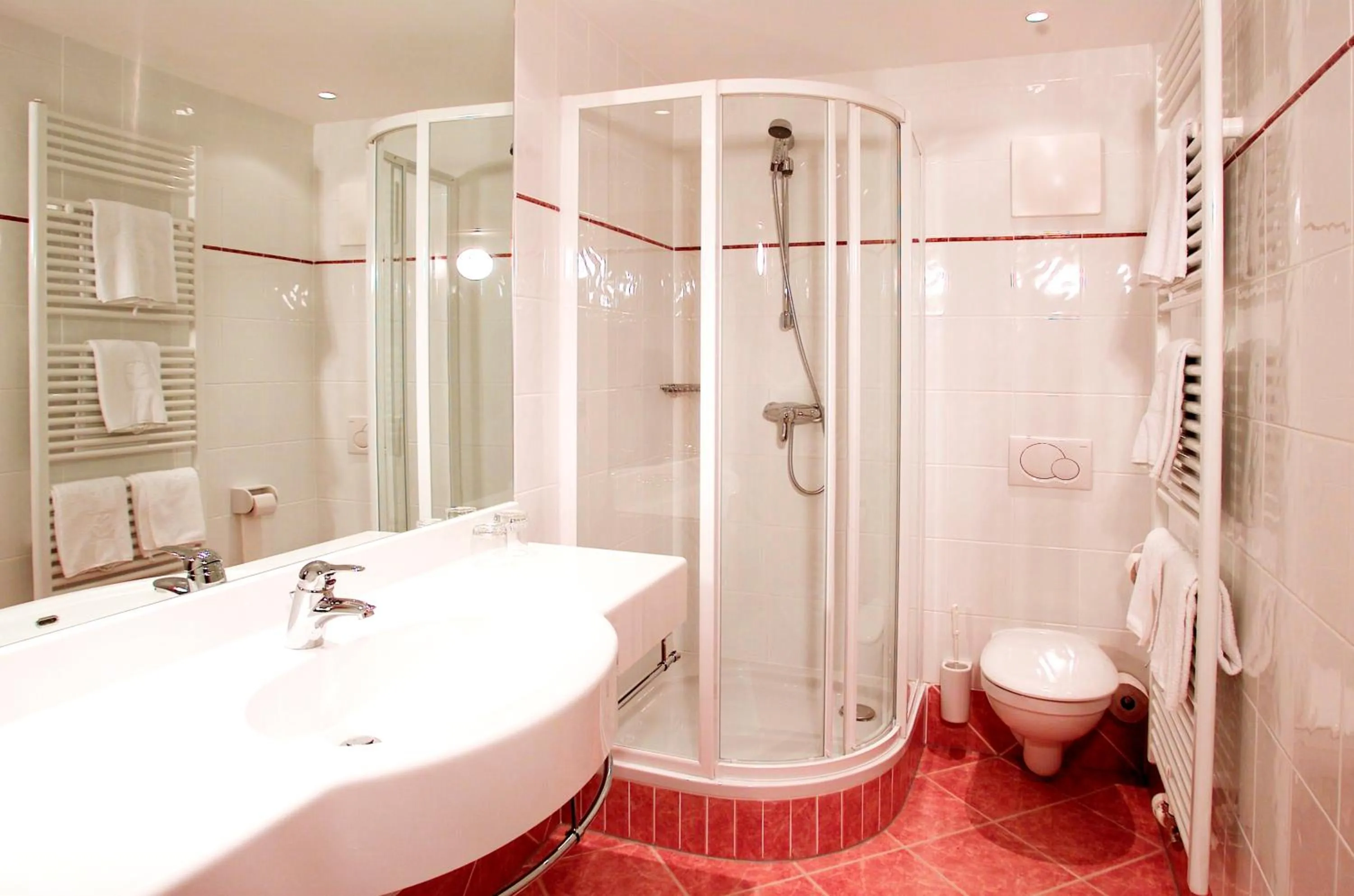 Bathroom in Hotel am Marktplatz - Landgasthof Wratschko - Gamlitz