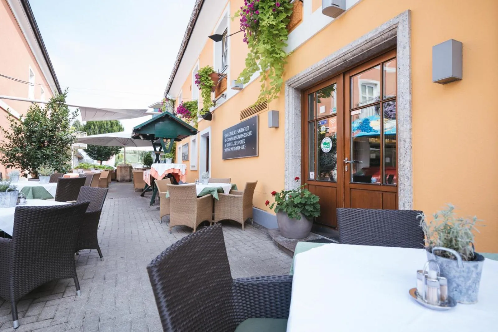 Garden in Hotel am Marktplatz - Landgasthof Wratschko - Gamlitz