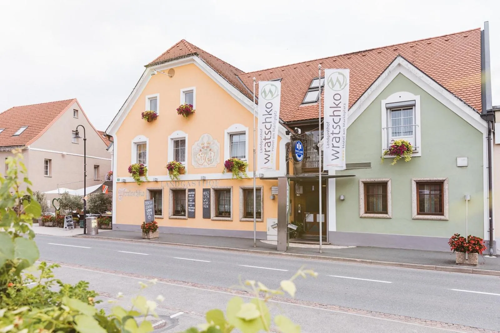 Facade/entrance in Hotel am Marktplatz - Landgasthof Wratschko - Gamlitz