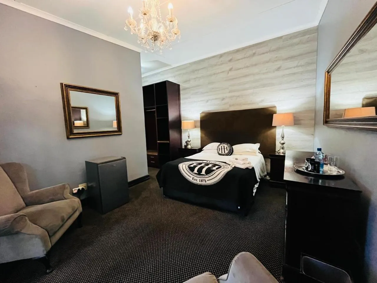 TV and multimedia, Bed in Halfway House Hotel