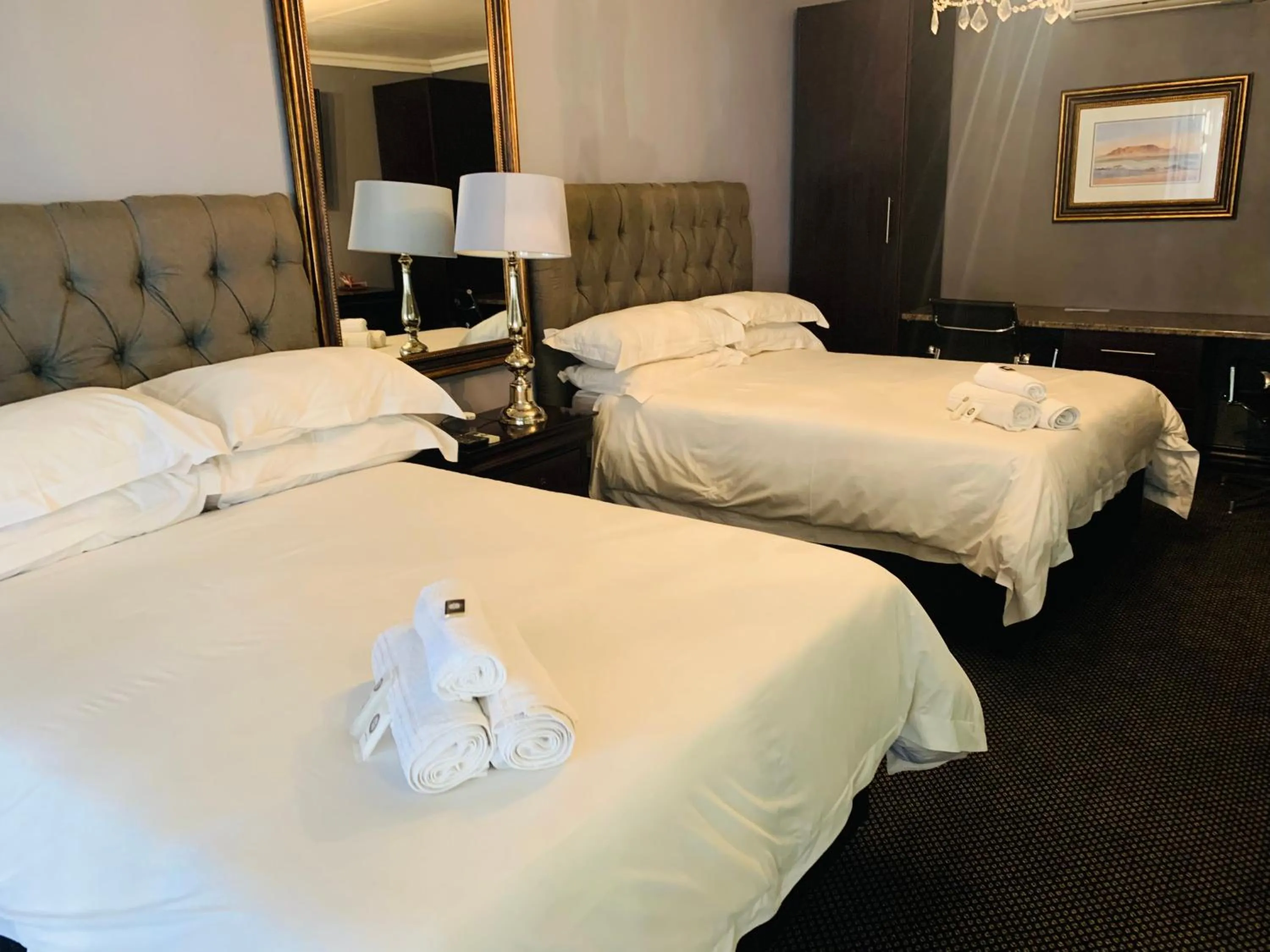 Photo of the whole room in Halfway House Hotel