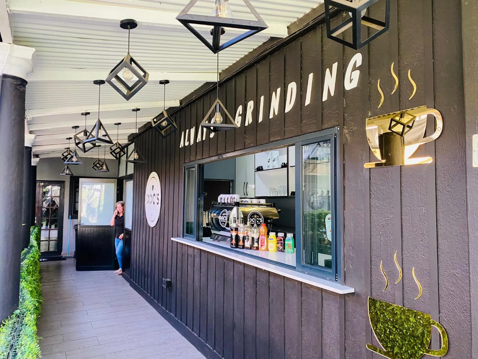 Restaurant/places to eat in Halfway House Hotel