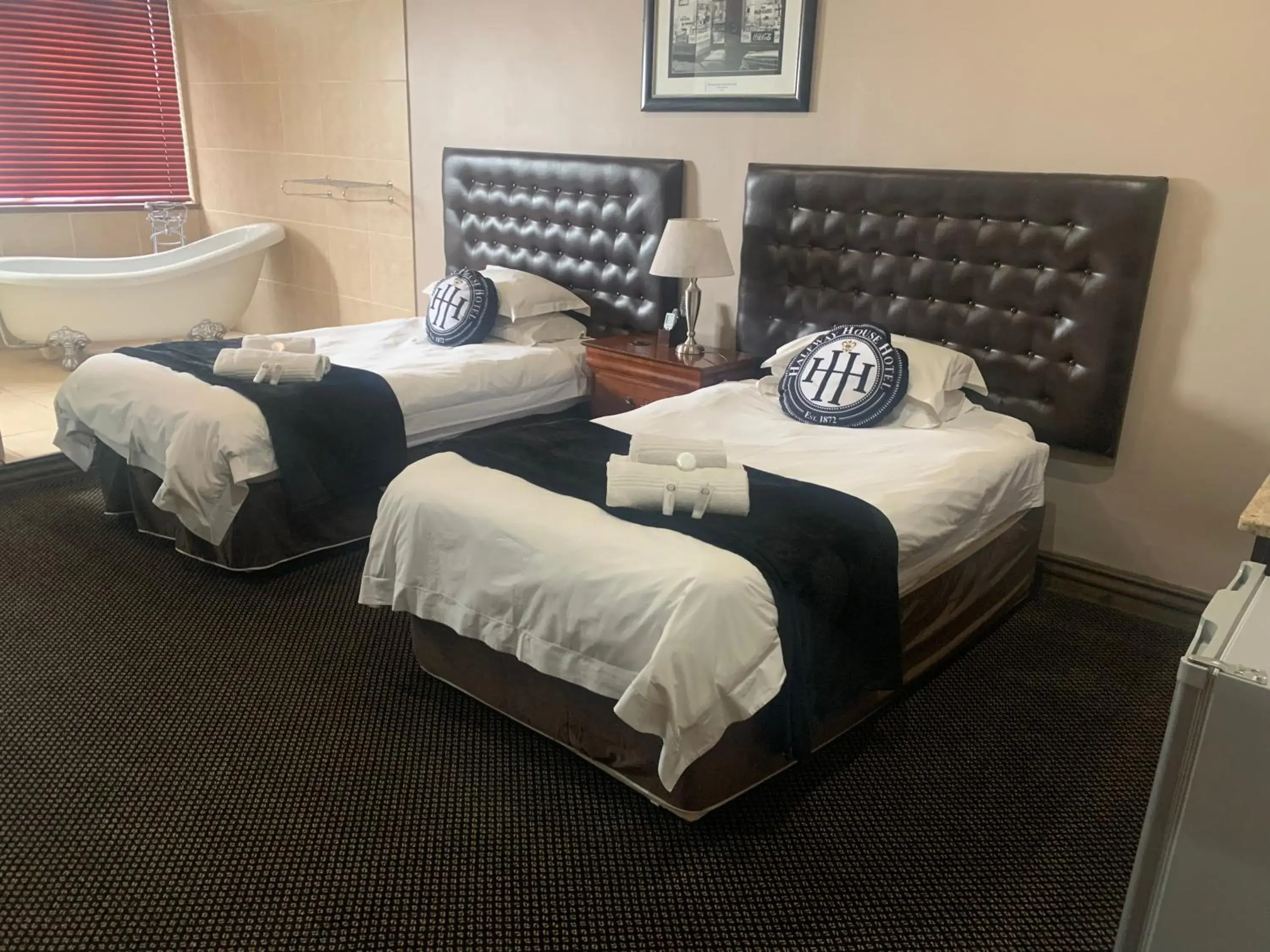 Budget Twin Room in Halfway House Hotel Budget Twin Room in Halfway House Hotel