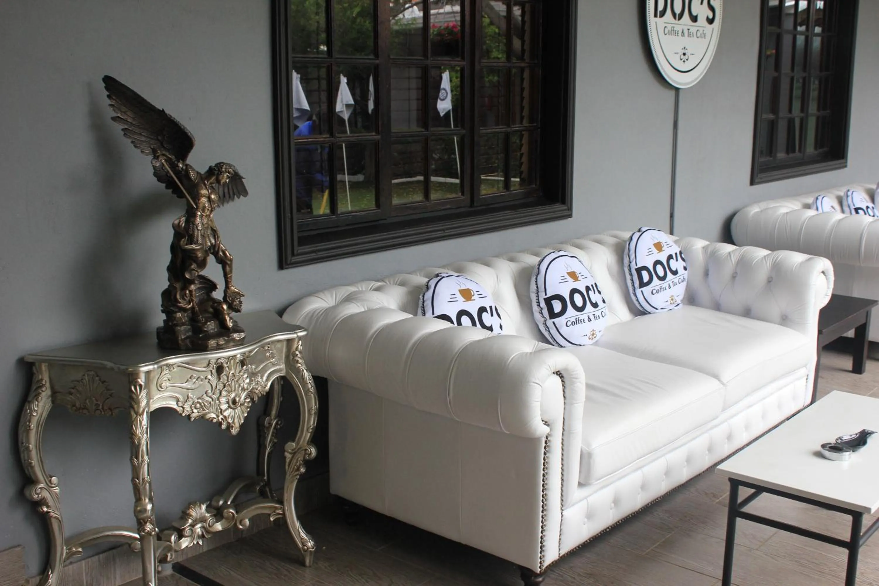 Restaurant/places to eat in Halfway House Hotel